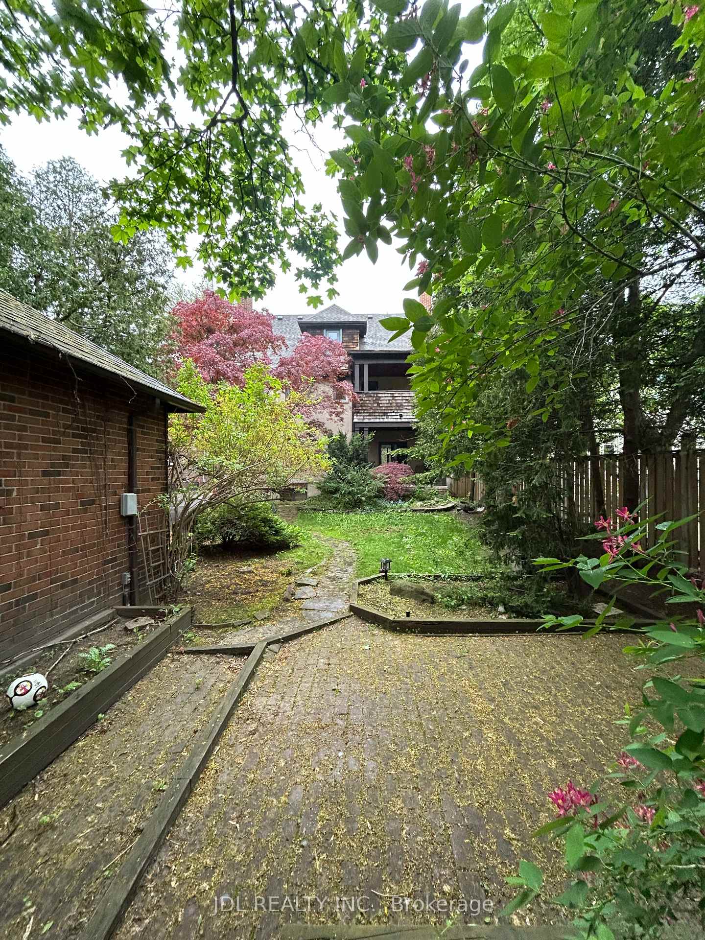 Photo 3 of Unit Bsmt, 19 Glengrove Ave, Toronto, Lawrence Park South — HOMEH