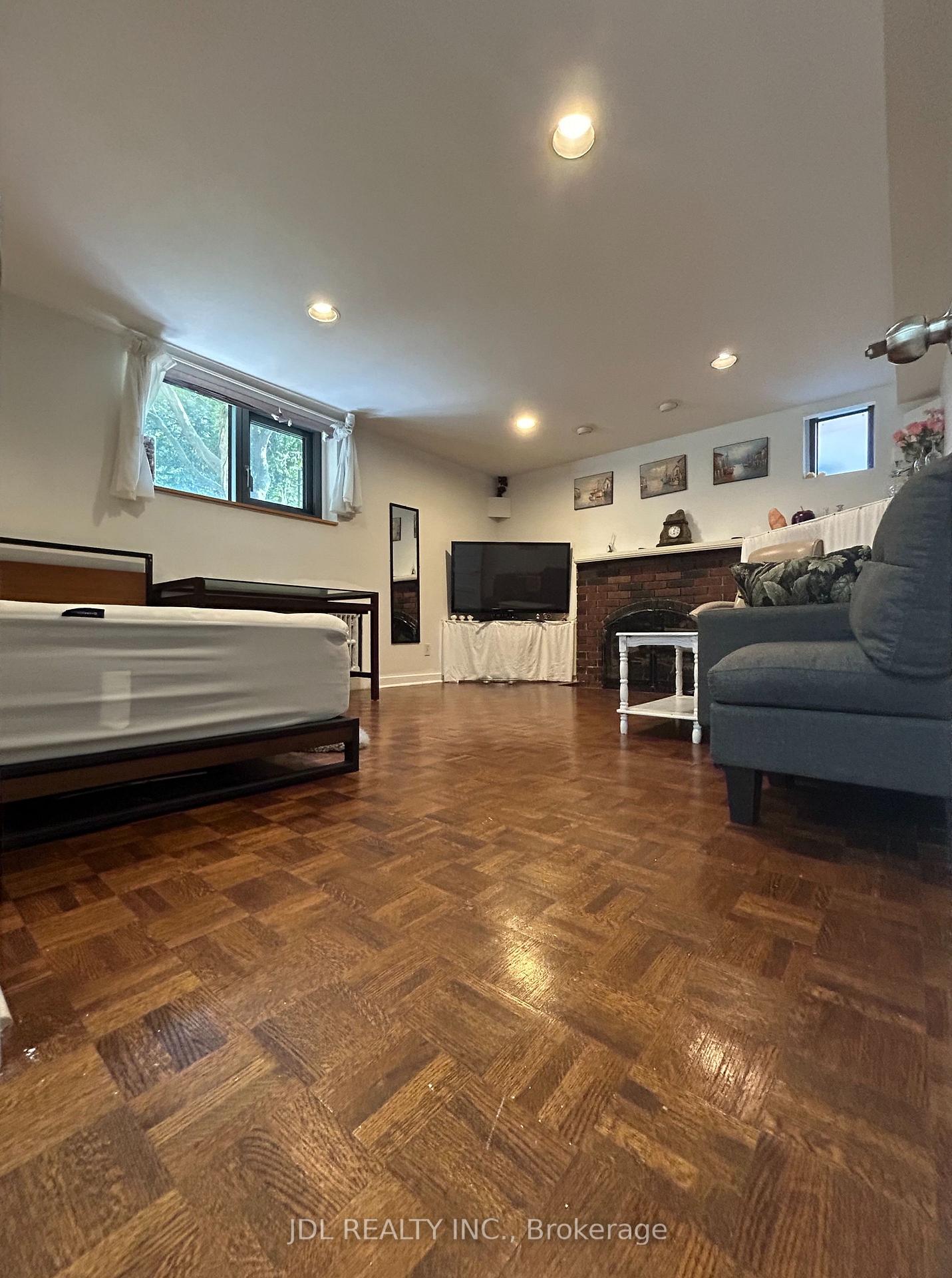 Photo 10 of Unit Bsmt, 19 Glengrove Ave, Toronto, Lawrence Park South — HOMEH