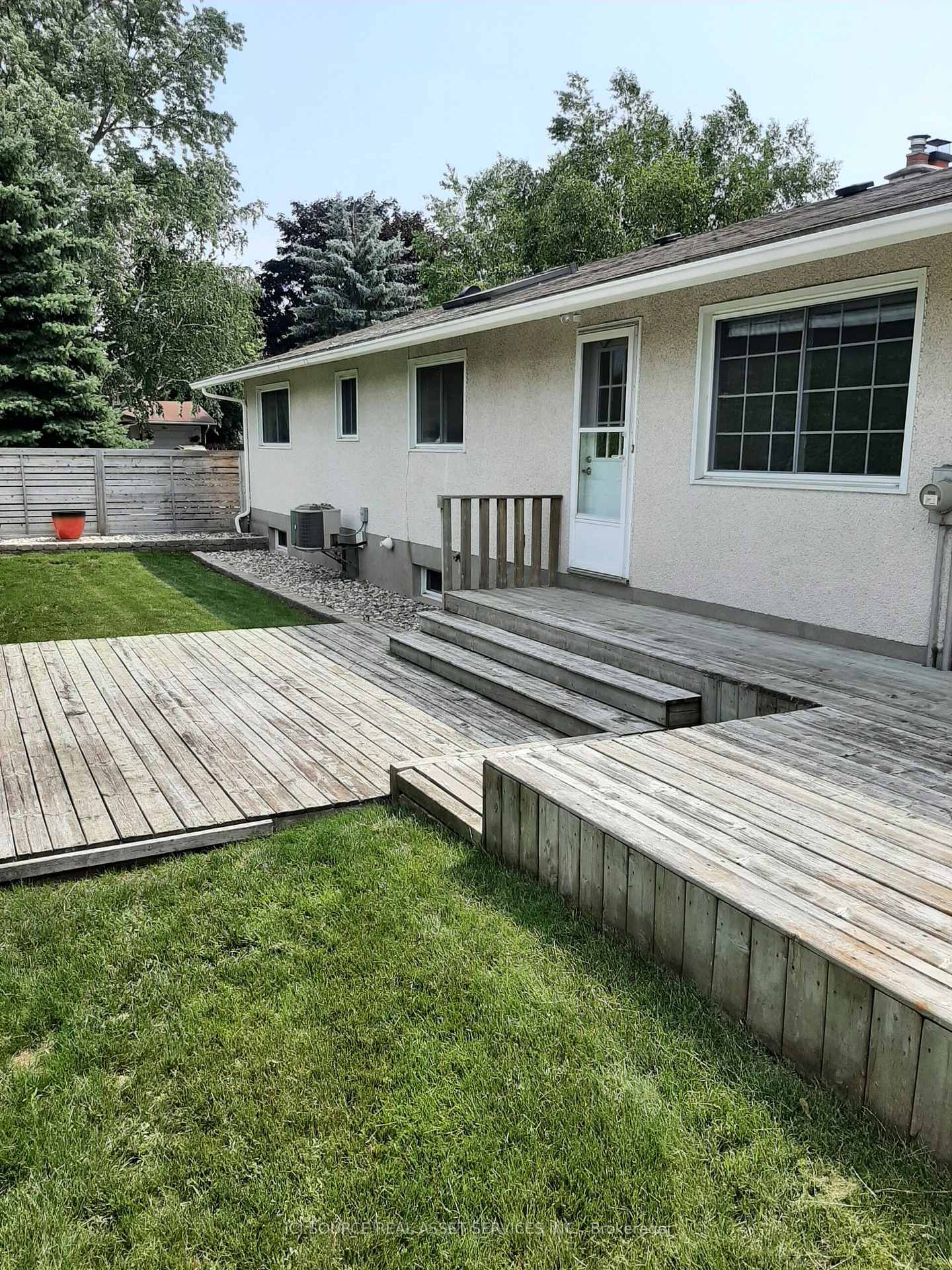 Photo 2 of 8 Birchview Road, Ottawa, Meadowlands/St. Claire Gardens — HOMEH