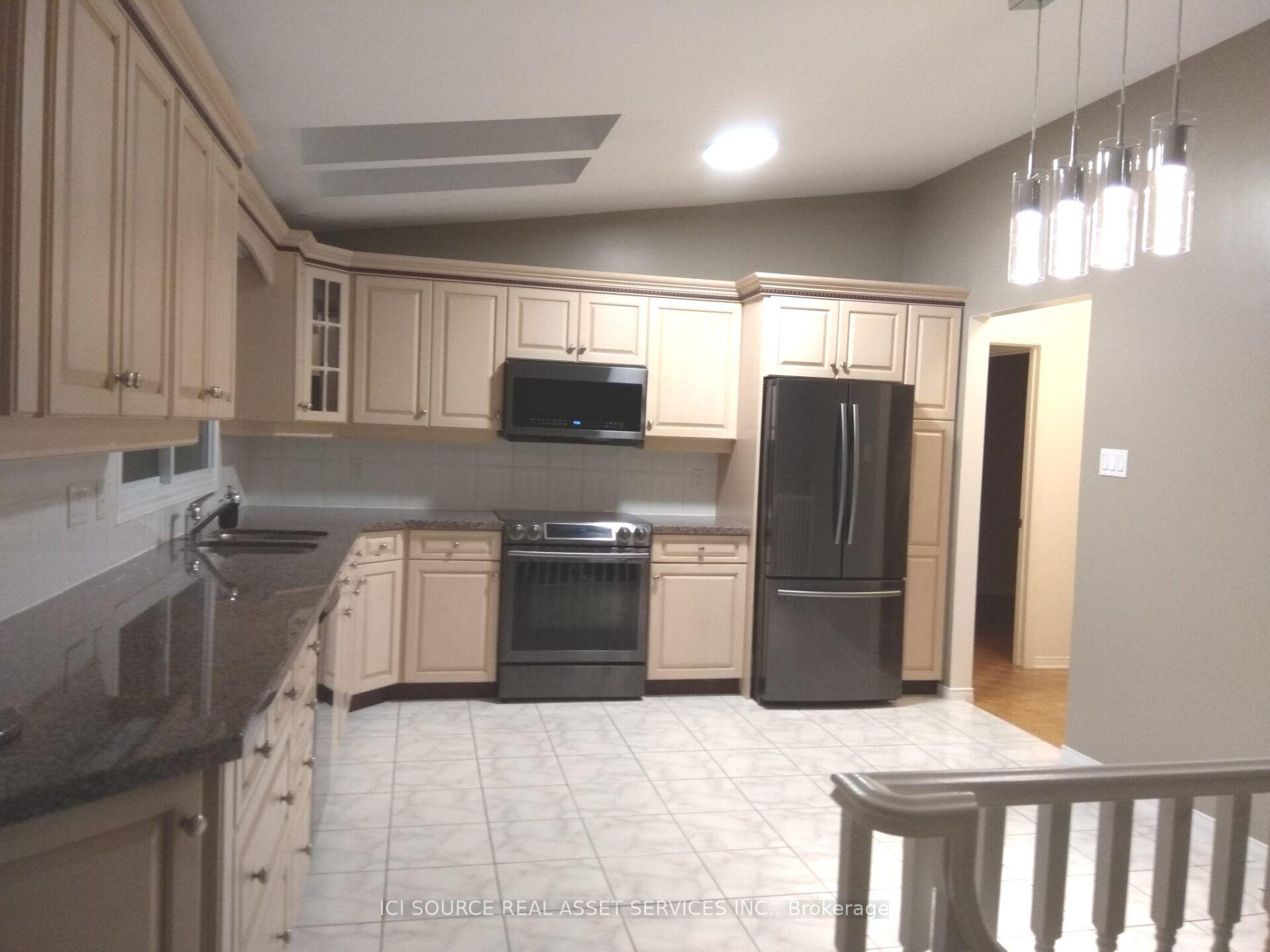 Photo 3 of 8 Birchview Road, Ottawa, Meadowlands/St. Claire Gardens — HOMEH