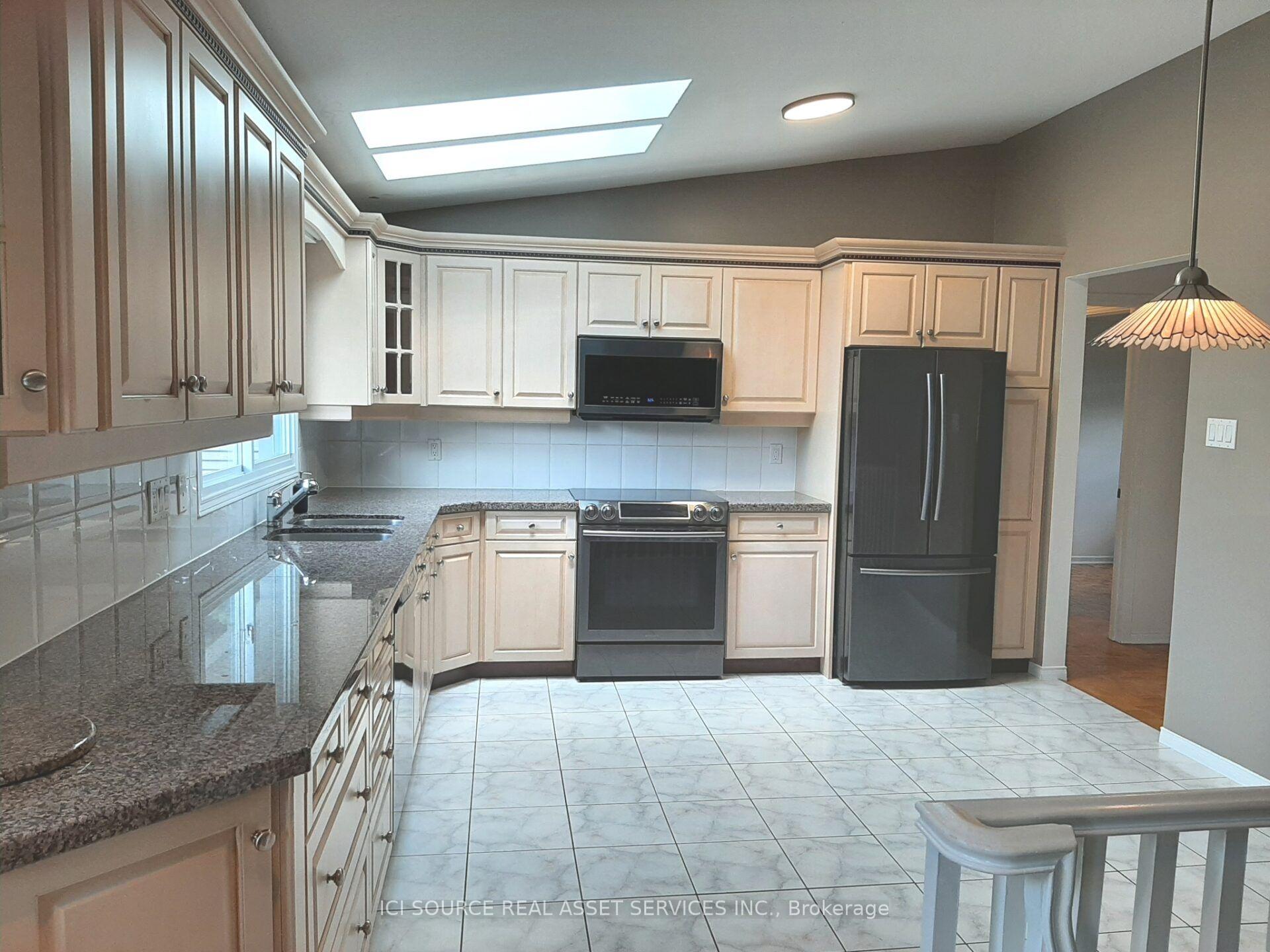 Photo 5 of 8 Birchview Road, Ottawa, Meadowlands/St. Claire Gardens — HOMEH