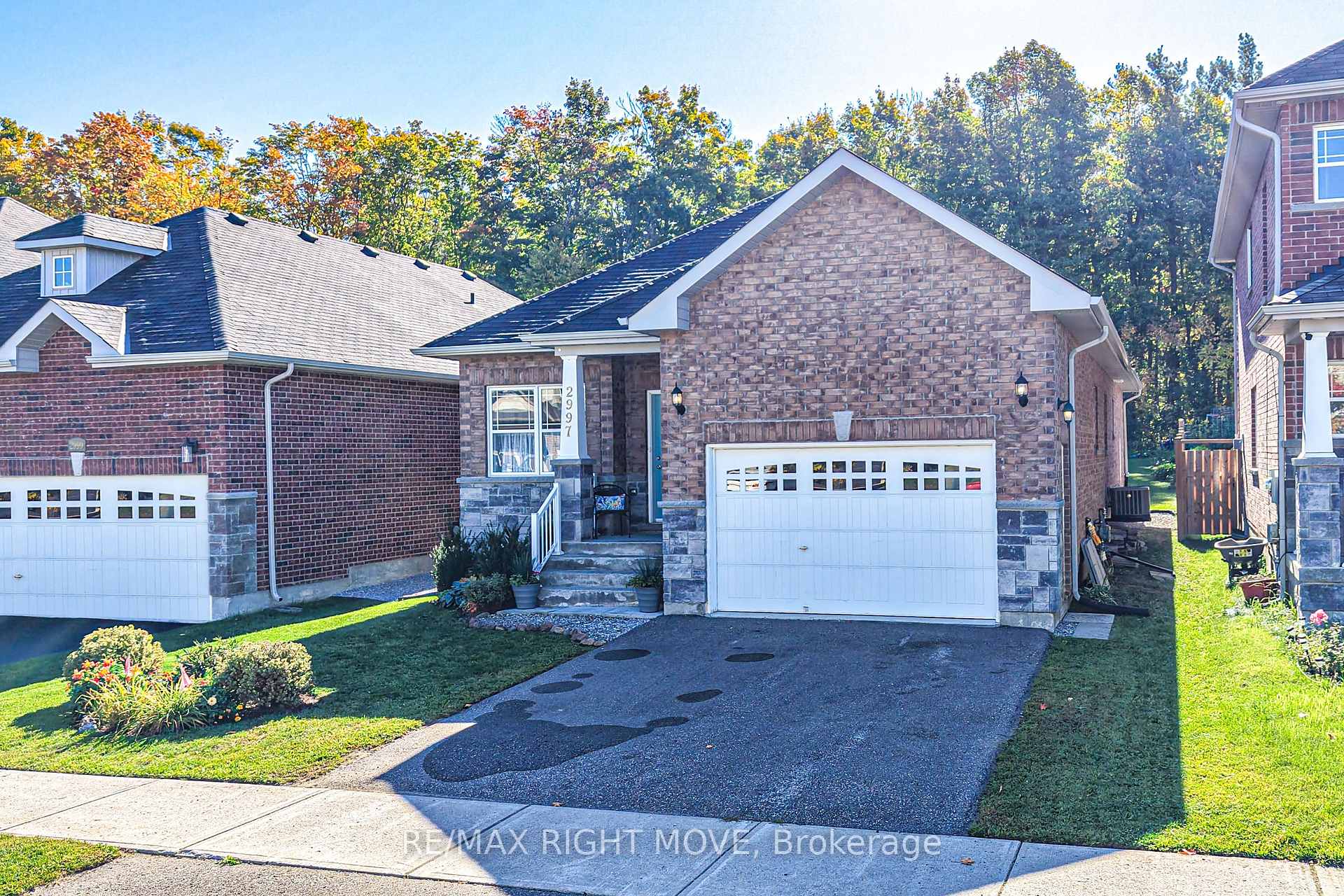 Photo 2 of 2997 Stone Ridge Boulevard, Orillia — HOMEH