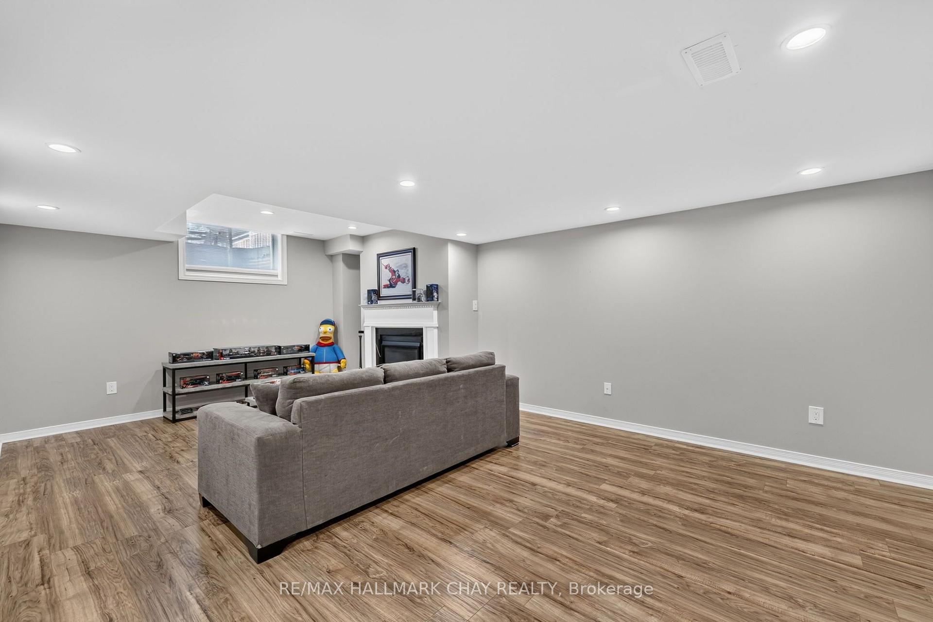 Photo 23 of 72 Decarolis Crescent, Essa, Angus — HOMEH