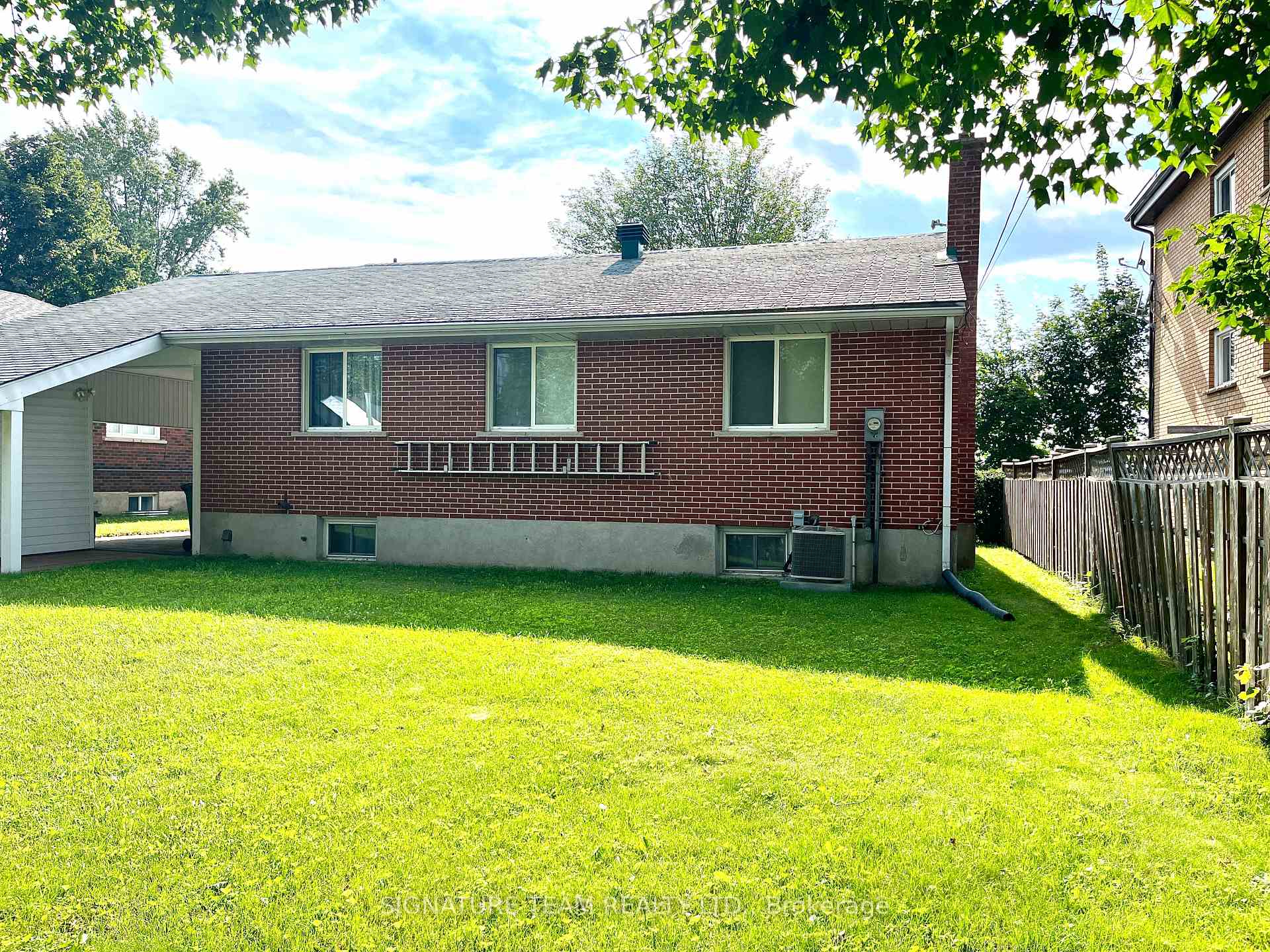 Photo 3 of 595 Cecelia Street, Pembroke, Pembroke — HOMEH