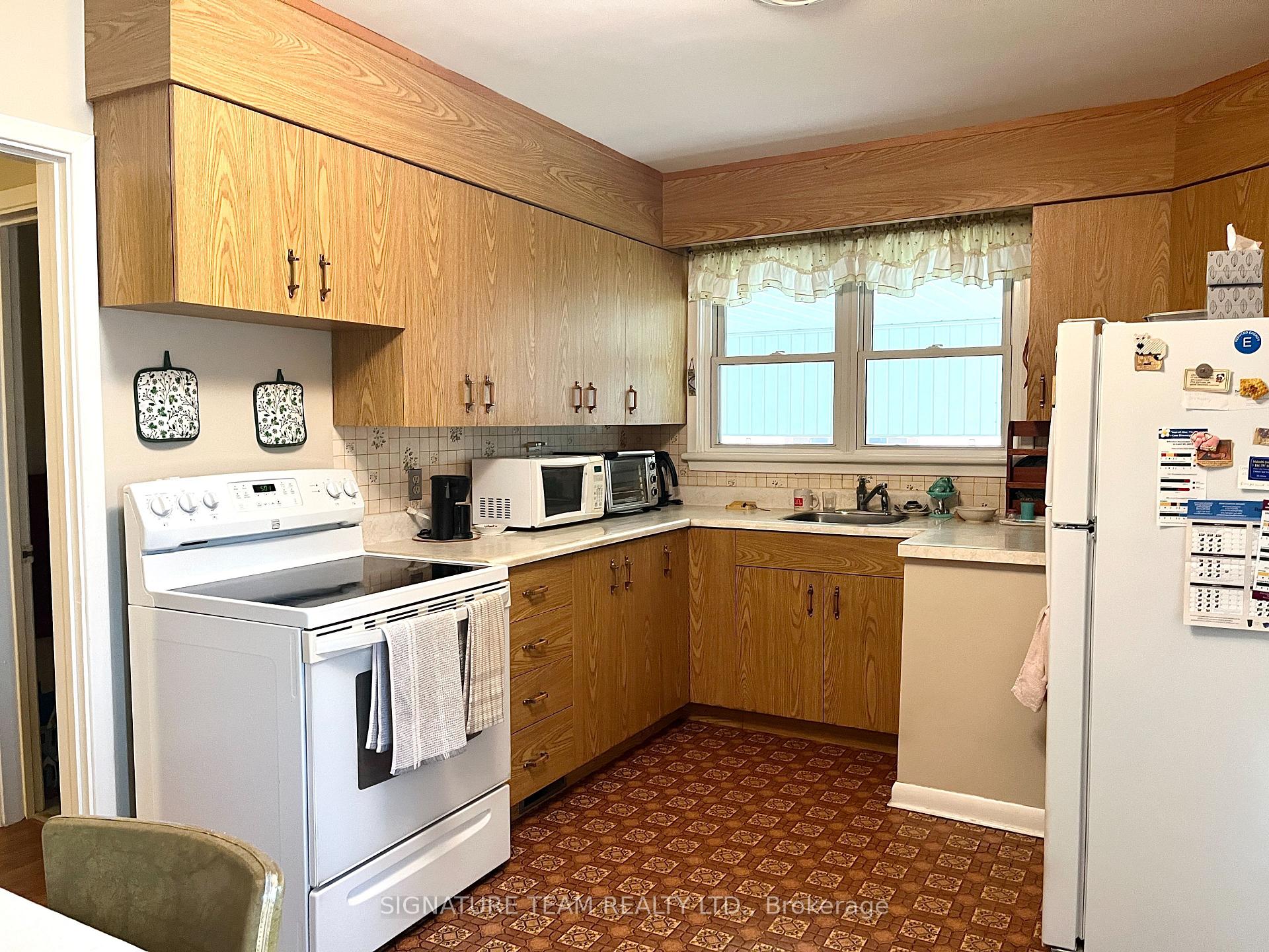 Photo 7 of 595 Cecelia Street, Pembroke, Pembroke — HOMEH