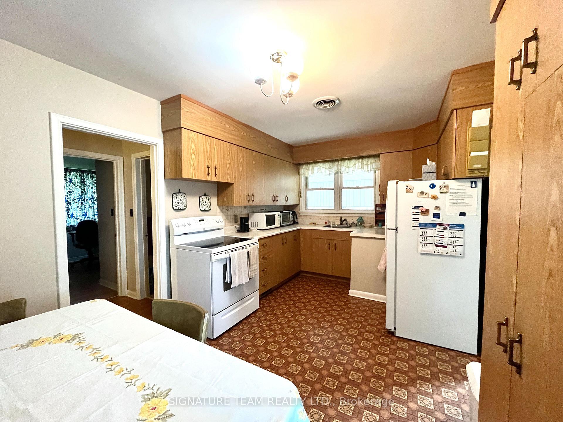 Photo 8 of 595 Cecelia Street, Pembroke, Pembroke — HOMEH