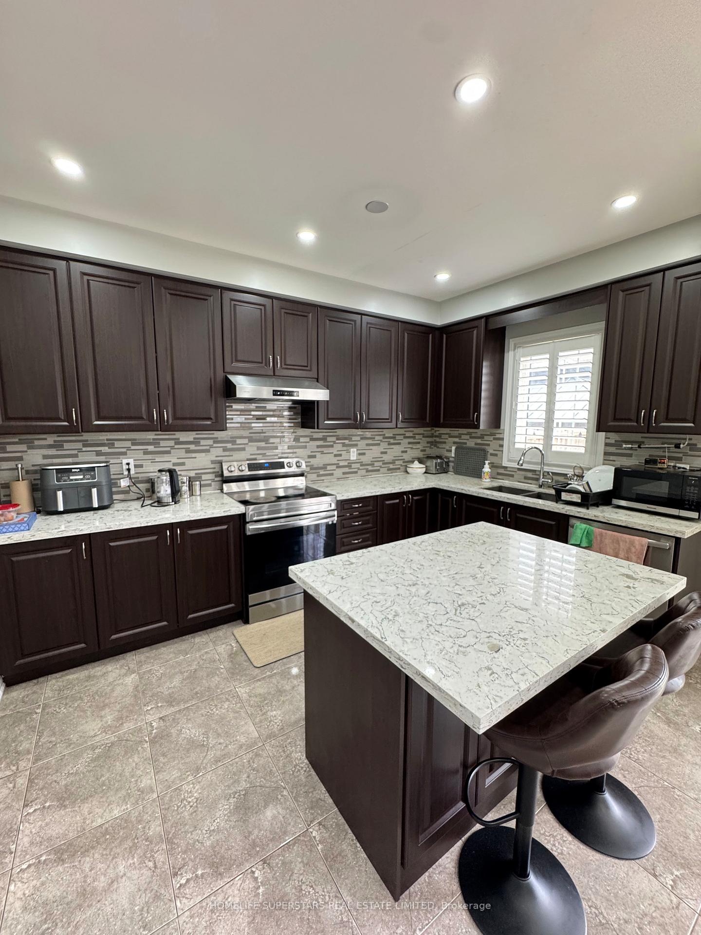 Photo 15 of 126 Martin Byrne Drive, Brampton, Toronto Gore Rural Estate — HOMEH