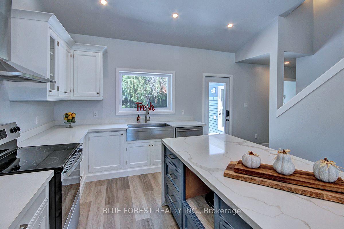 Photo 8 of 454 Trerice Street, Chatham-Kent, Dresden — HOMEH
