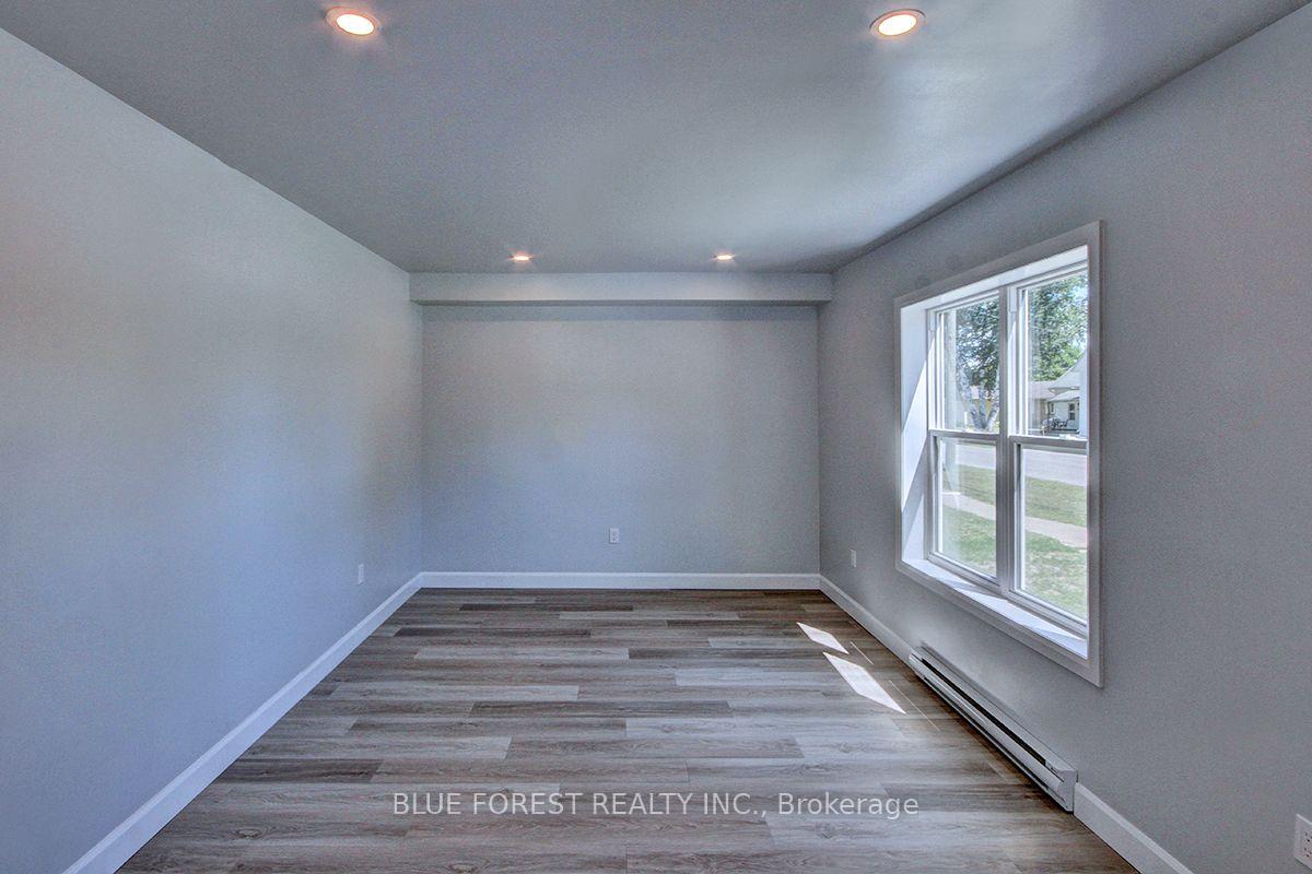 Photo 15 of 454 Trerice Street, Chatham-Kent, Dresden — HOMEH