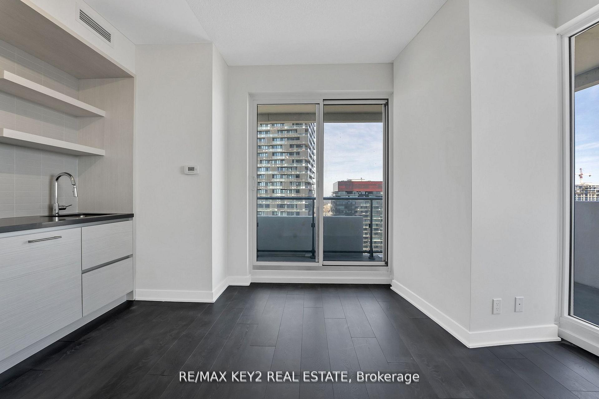 Photo 6 of Unit 3402, 2221 Yonge Street, Toronto, Mount Pleasant West — HOMEH