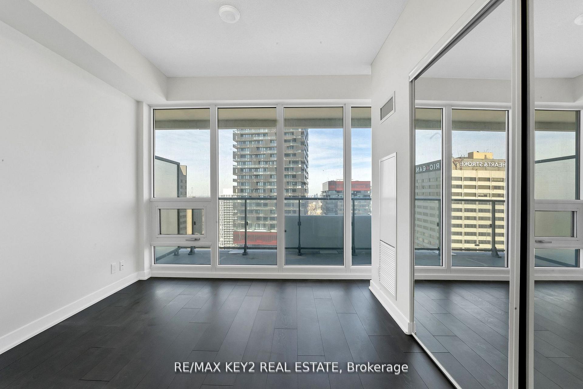 Photo 8 of Unit 3402, 2221 Yonge Street, Toronto, Mount Pleasant West — HOMEH