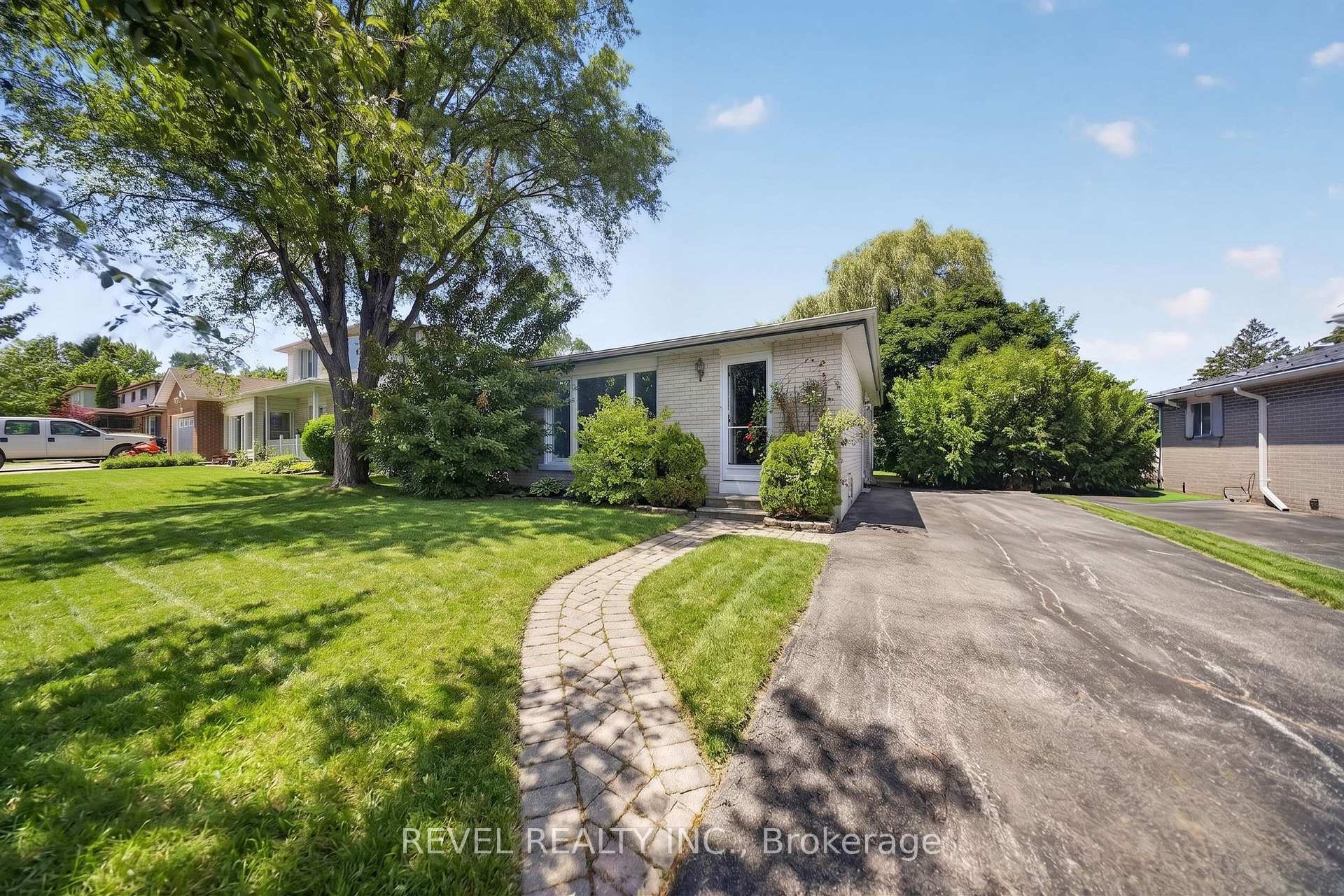 Photo 1 of 9 Deloraine Drive, Brampton, Southgate — HOMEH