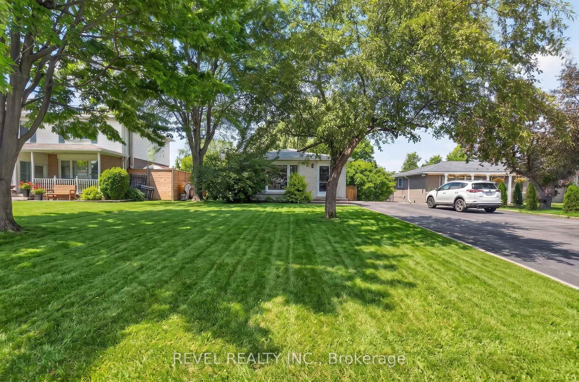 Photo 2 of 9 Deloraine Drive, Brampton, Southgate — HOMEH