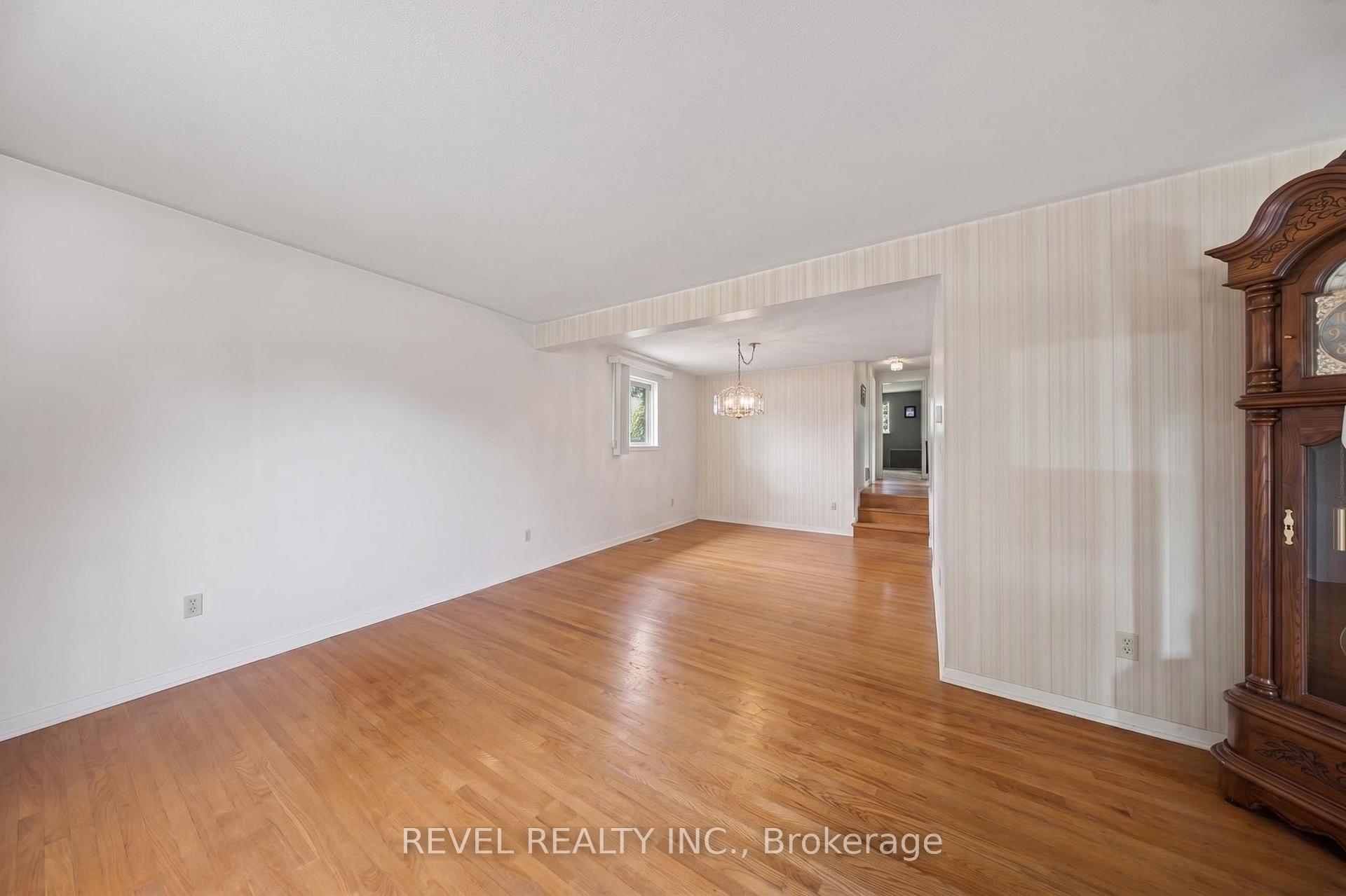 Photo 4 of 9 Deloraine Drive, Brampton, Southgate — HOMEH