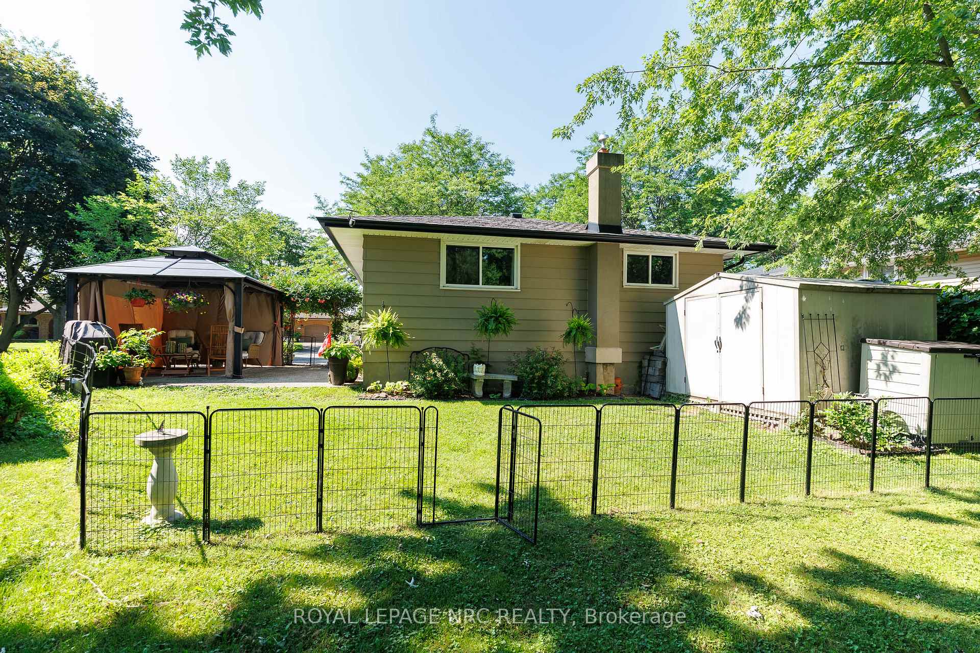 Photo 3 of 8025 Michael Street, Niagara Falls, Ascot — HOMEH