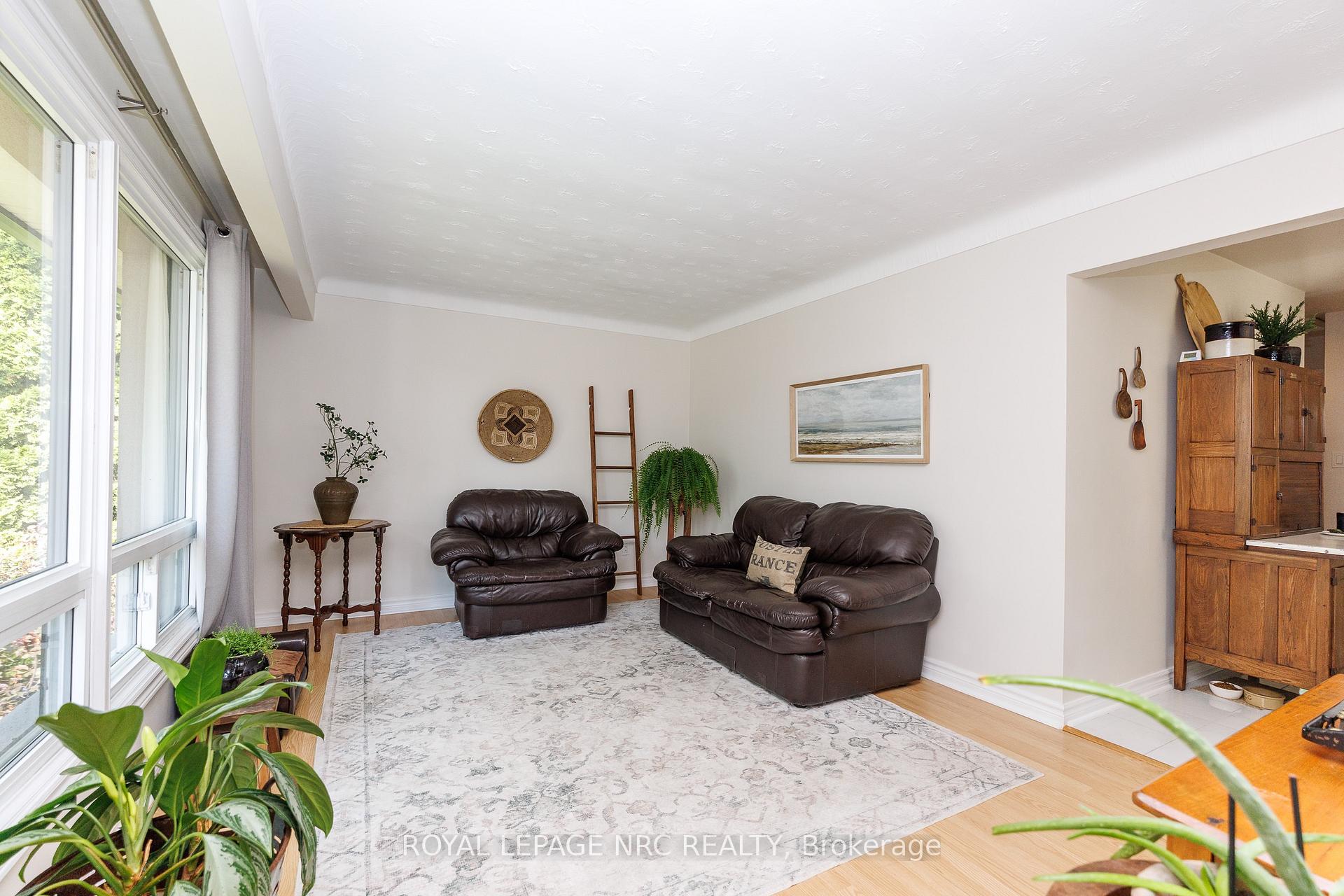 Photo 6 of 8025 Michael Street, Niagara Falls, Ascot — HOMEH