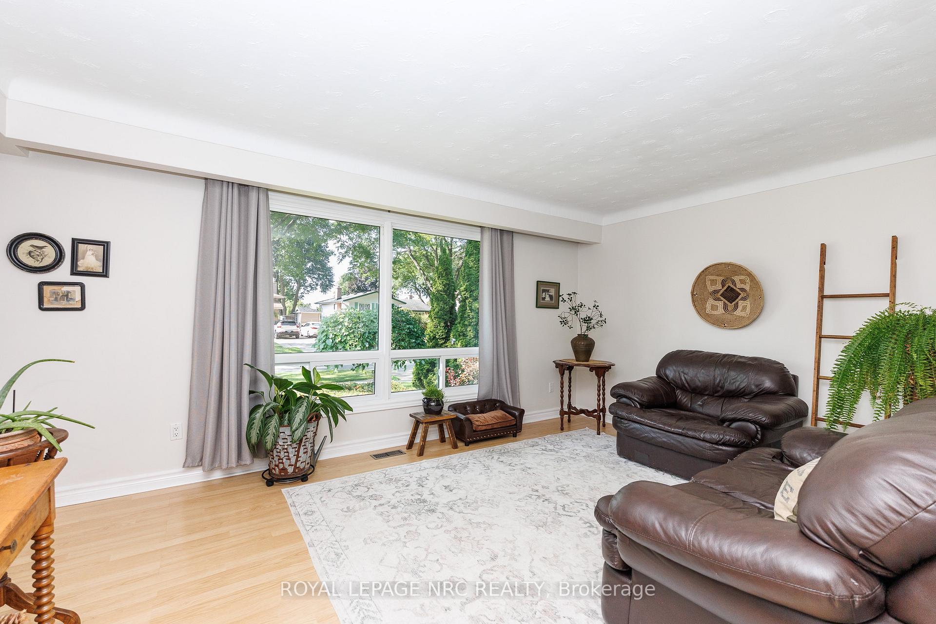 Photo 7 of 8025 Michael Street, Niagara Falls, Ascot — HOMEH