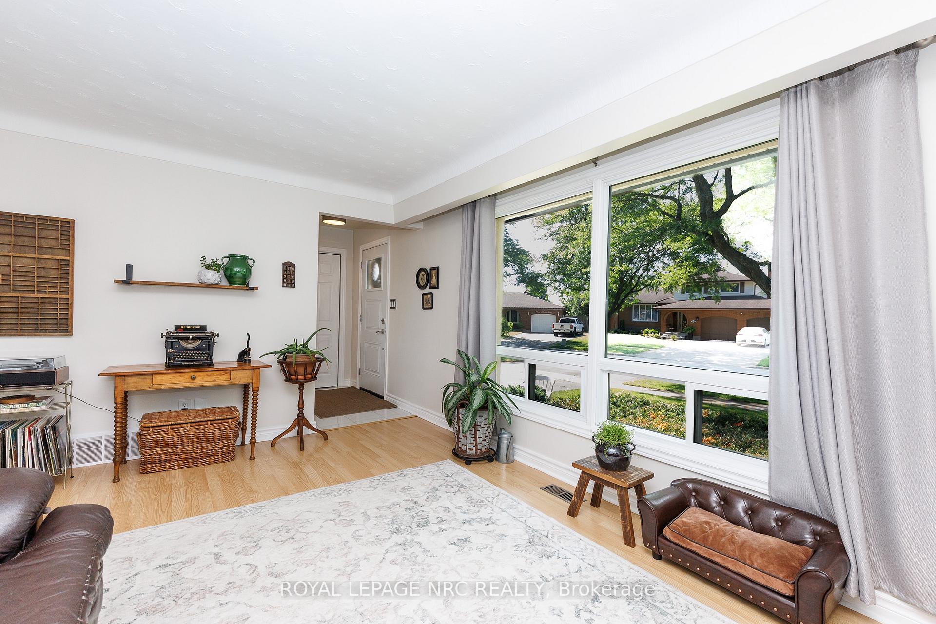 Photo 8 of 8025 Michael Street, Niagara Falls, Ascot — HOMEH