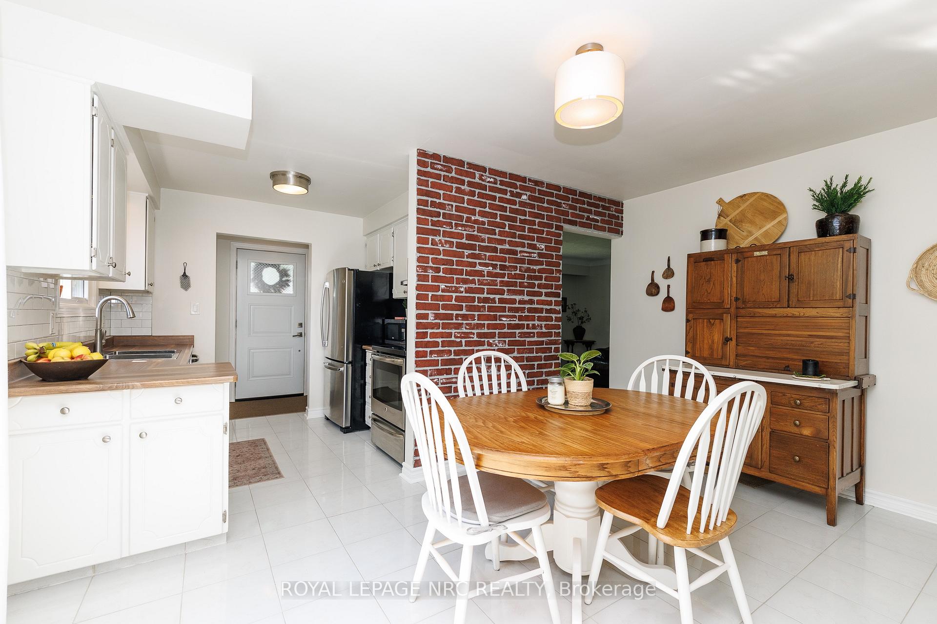 Photo 10 of 8025 Michael Street, Niagara Falls, Ascot — HOMEH