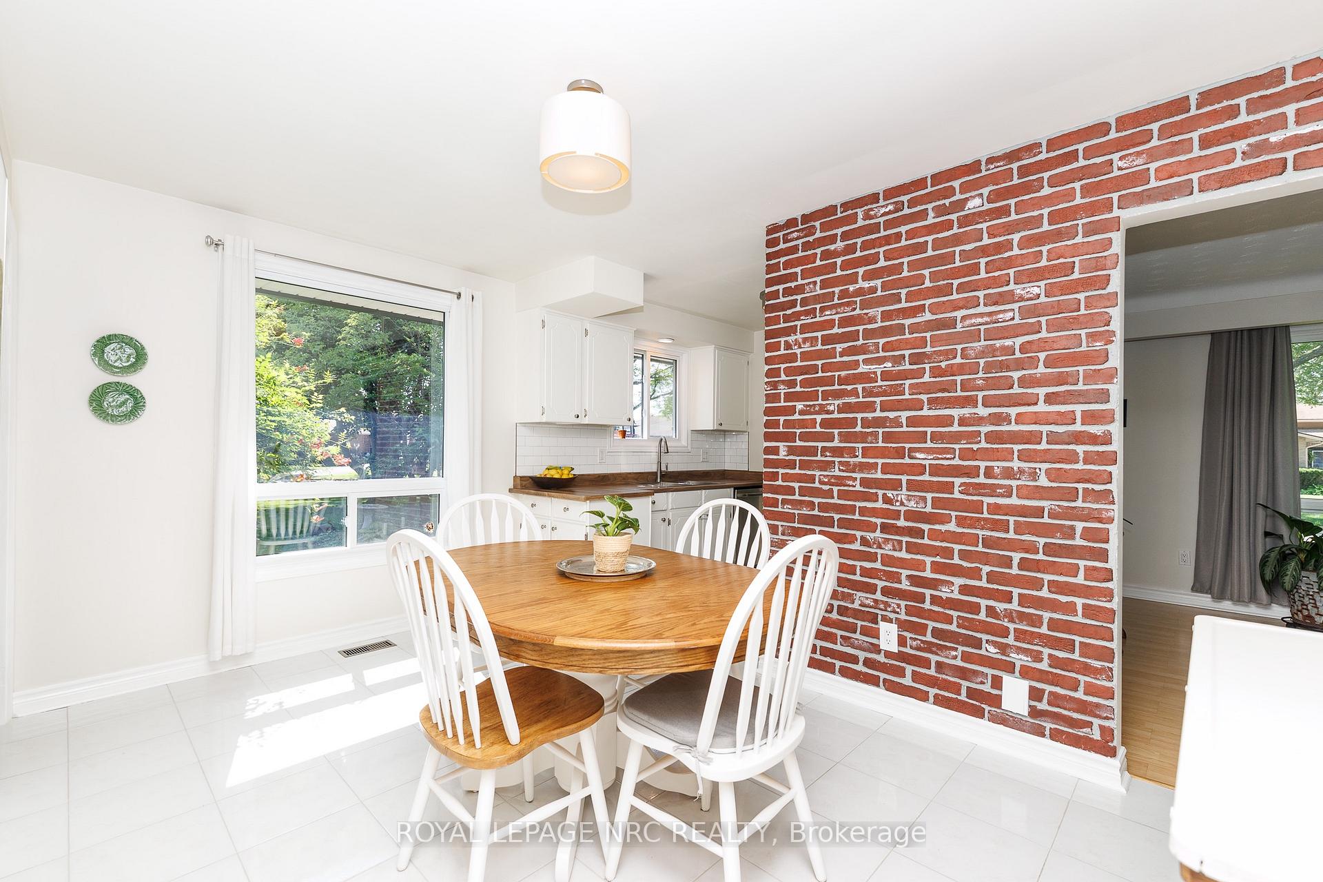 Photo 11 of 8025 Michael Street, Niagara Falls, Ascot — HOMEH