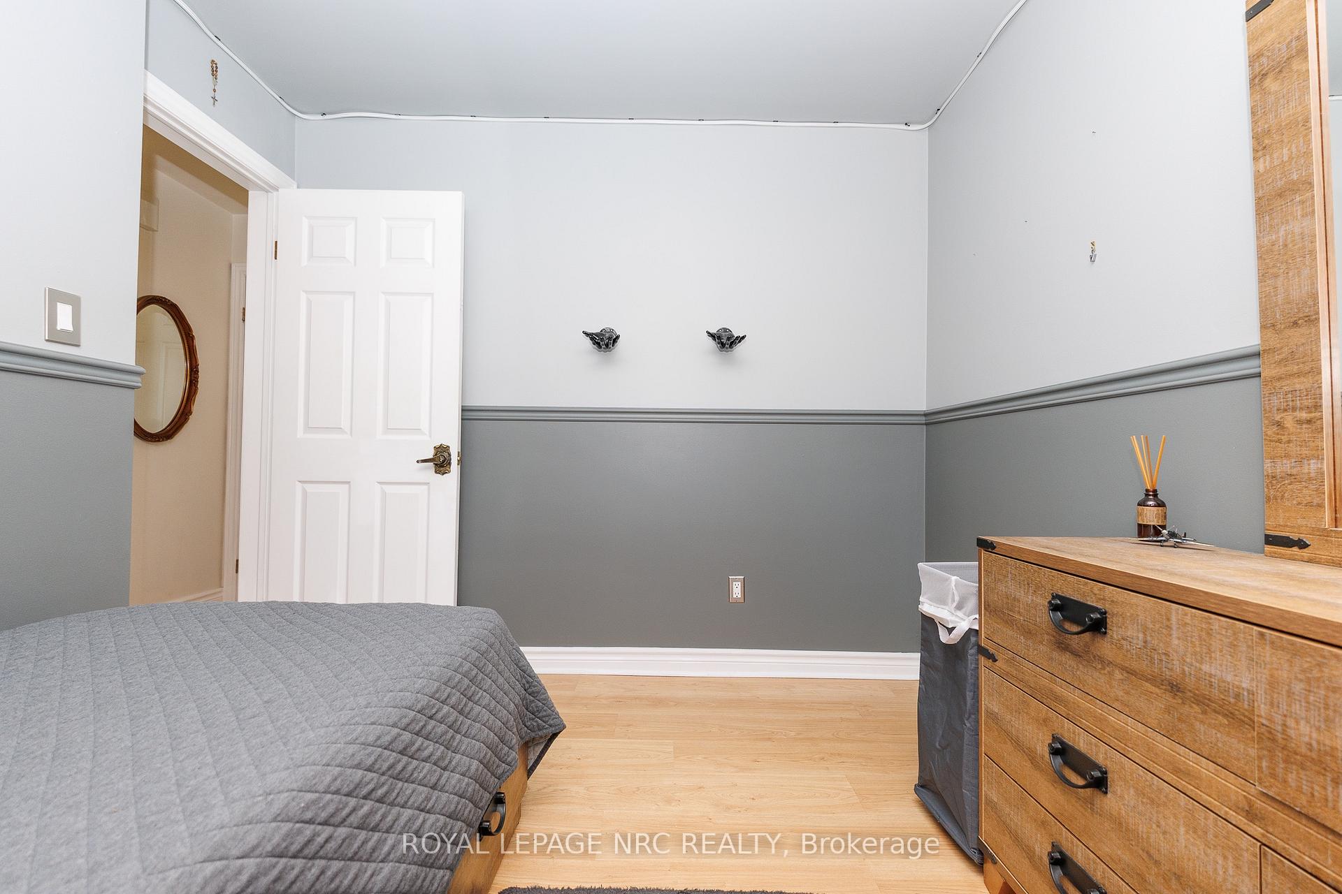 Photo 14 of 8025 Michael Street, Niagara Falls, Ascot — HOMEH