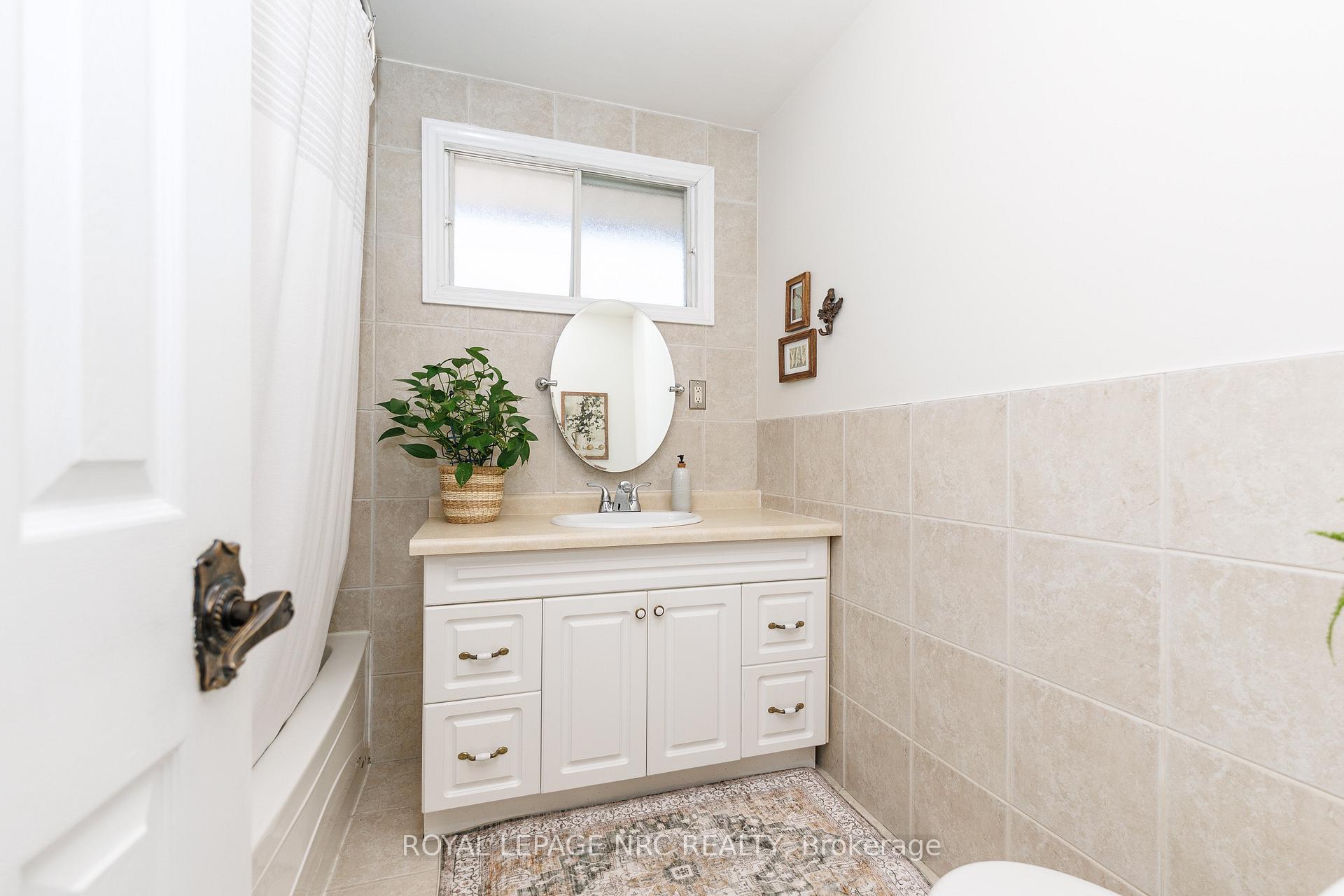 Photo 15 of 8025 Michael Street, Niagara Falls, Ascot — HOMEH