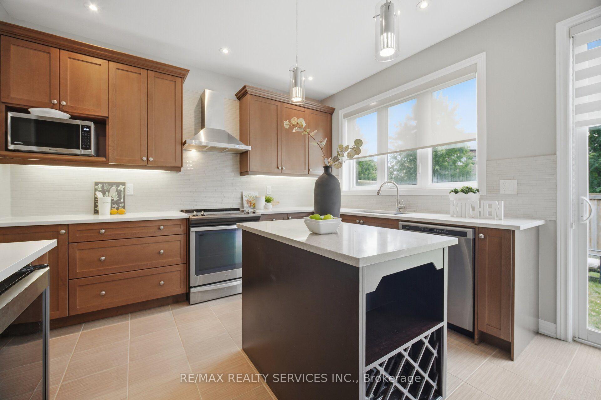 Photo 11 of 164 Bonnieglen Farm Boulevard, Caledon, Rural Caledon — HOMEH