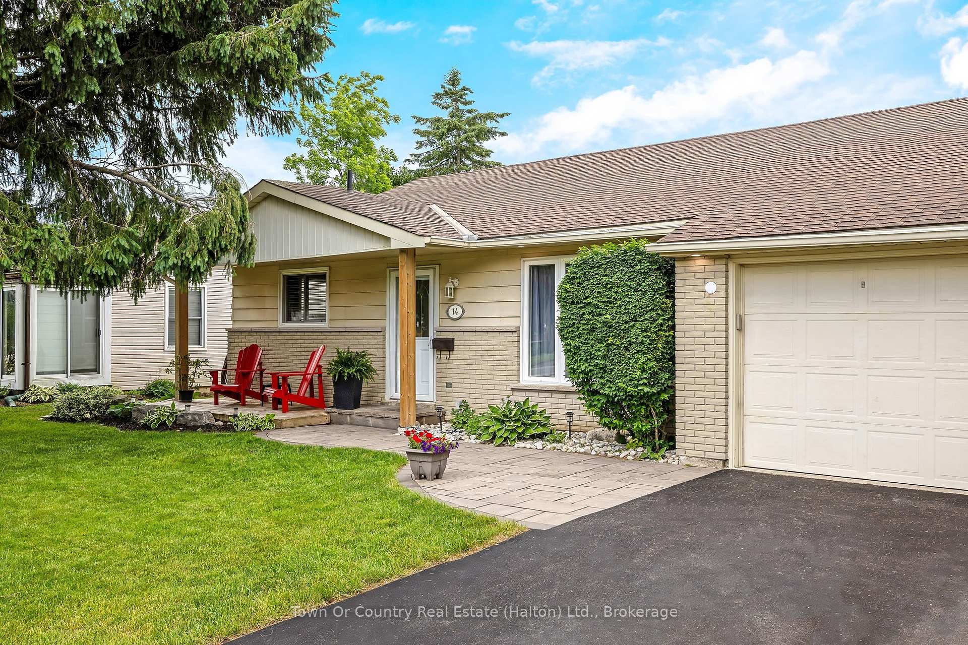 Photo 3 of 14 Rosemary Road, Halton Hills, Acton — HOMEH
