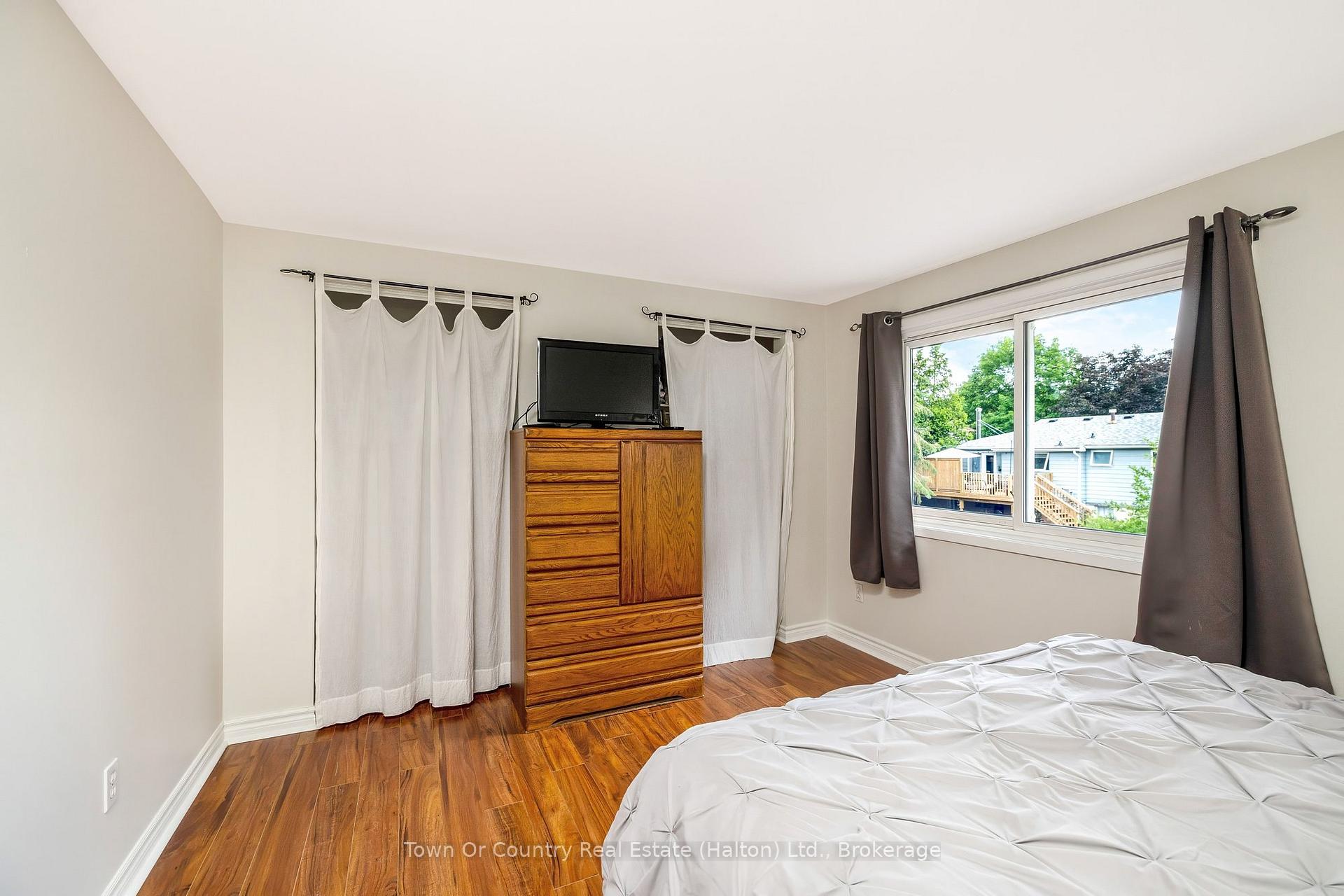 Photo 17 of 14 Rosemary Road, Halton Hills, Acton — HOMEH