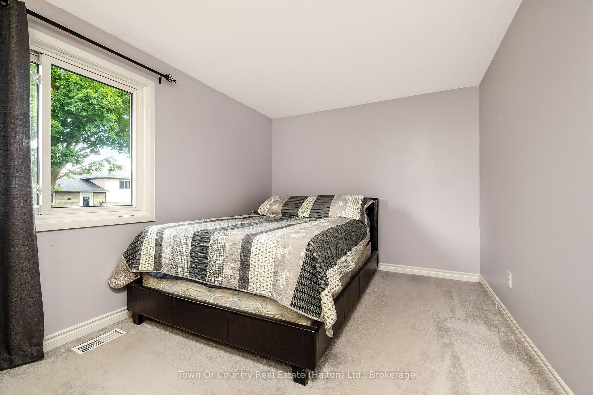 Photo 18 of 14 Rosemary Road, Halton Hills, Acton — HOMEH