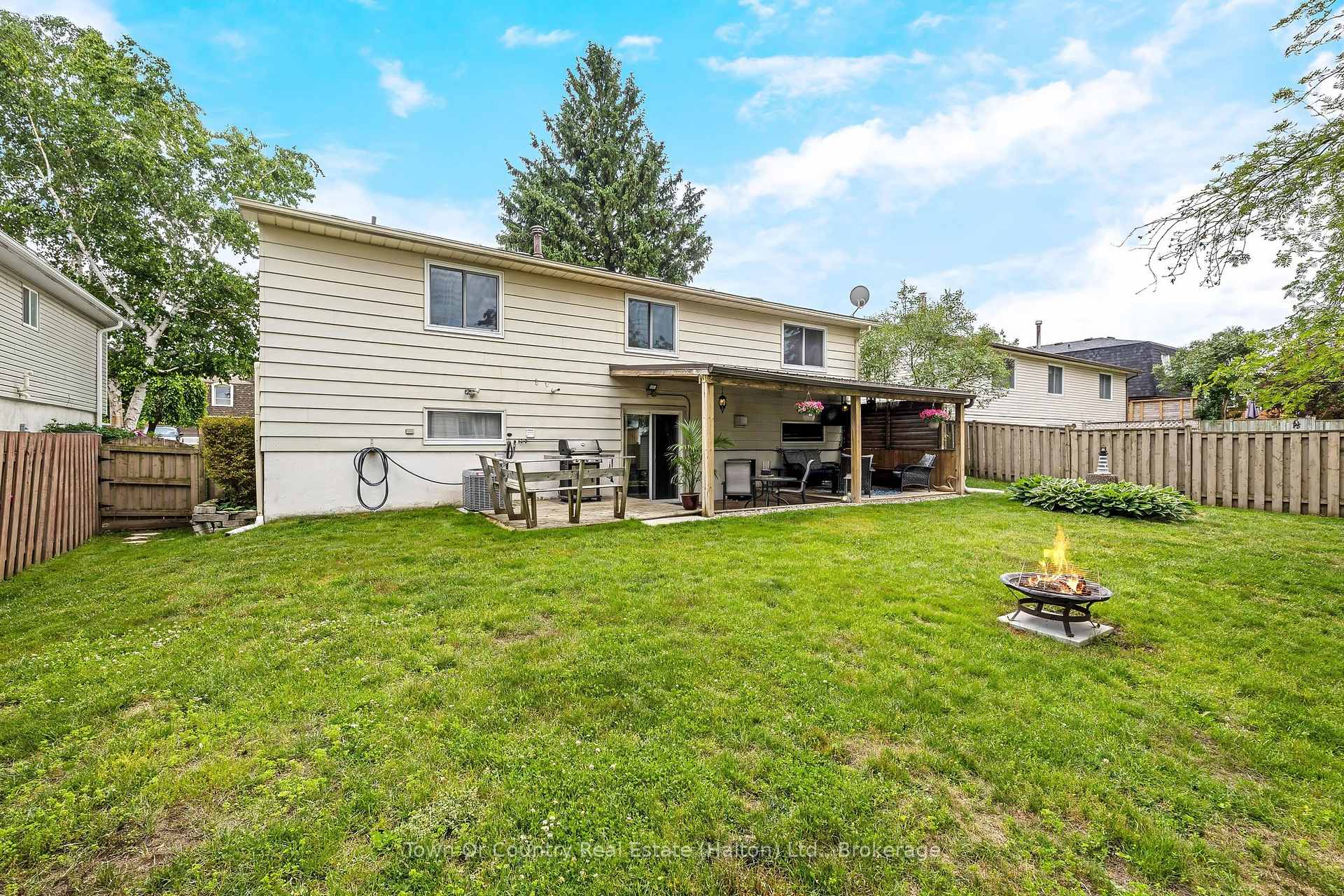 Photo 32 of 14 Rosemary Road, Halton Hills, Acton — HOMEH