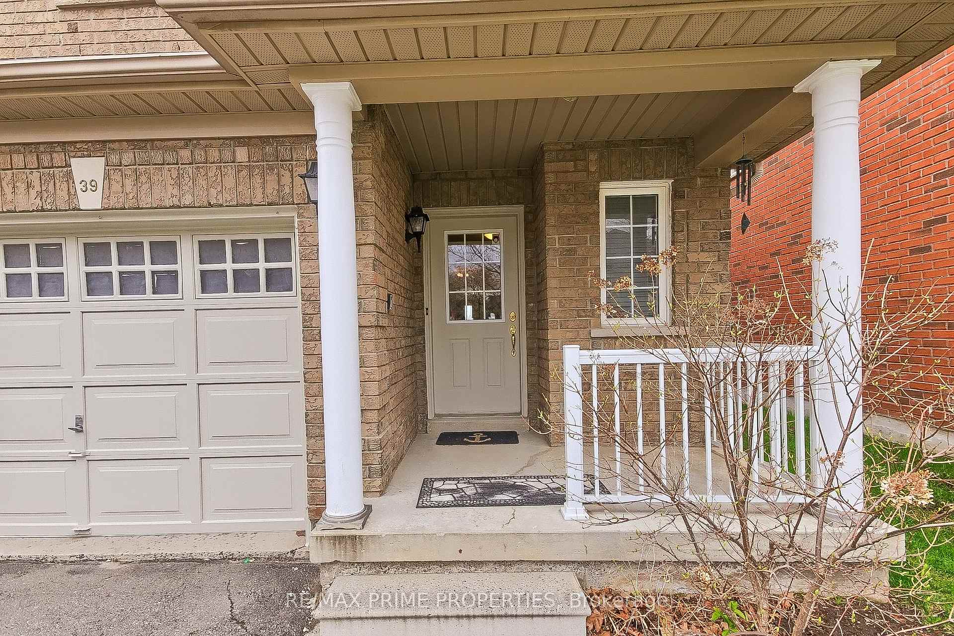 Photo 2 of 39 Laurendale Avenue, Georgina, Keswick South — HOMEH