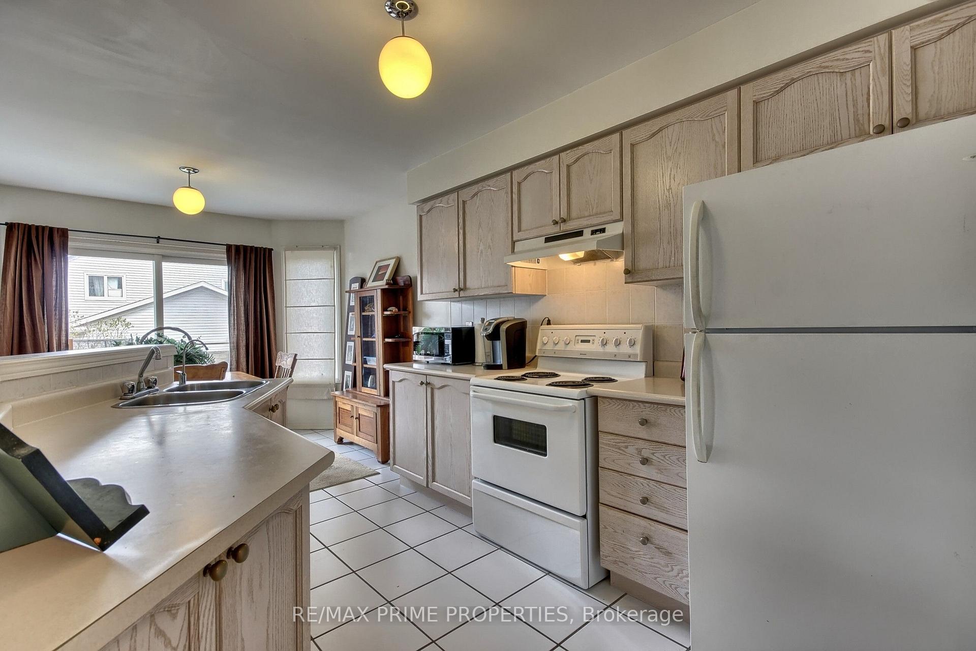 Photo 4 of 39 Laurendale Avenue, Georgina, Keswick South — HOMEH