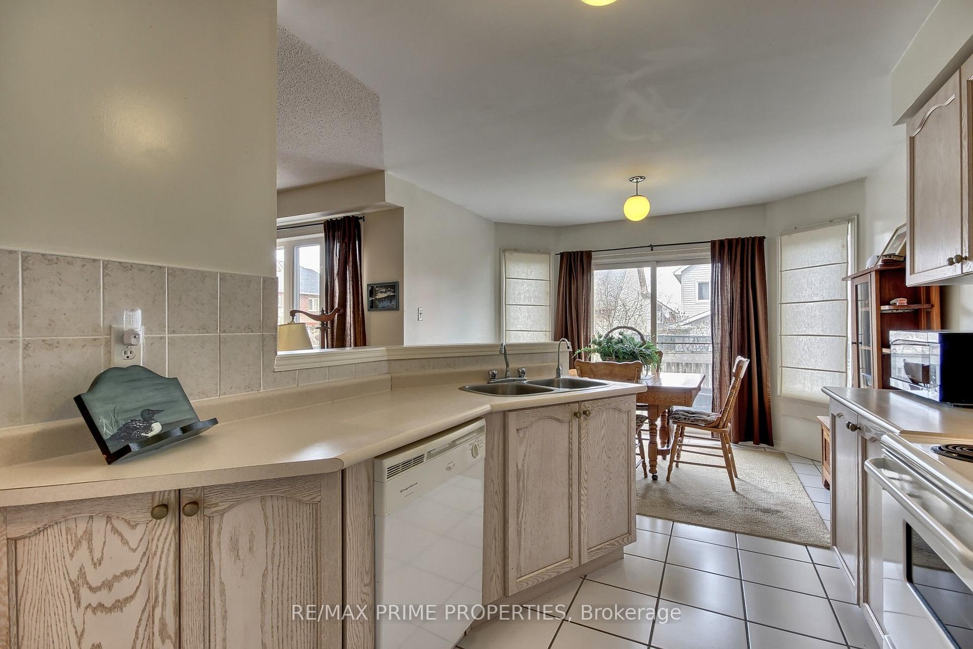 Photo 6 of 39 Laurendale Avenue, Georgina, Keswick South — HOMEH