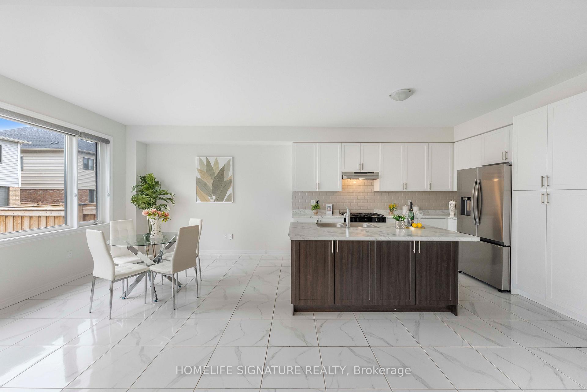 Photo 12 of 11 Ludlow Drive, Barrie, Rural Barrie Southeast — HOMEH