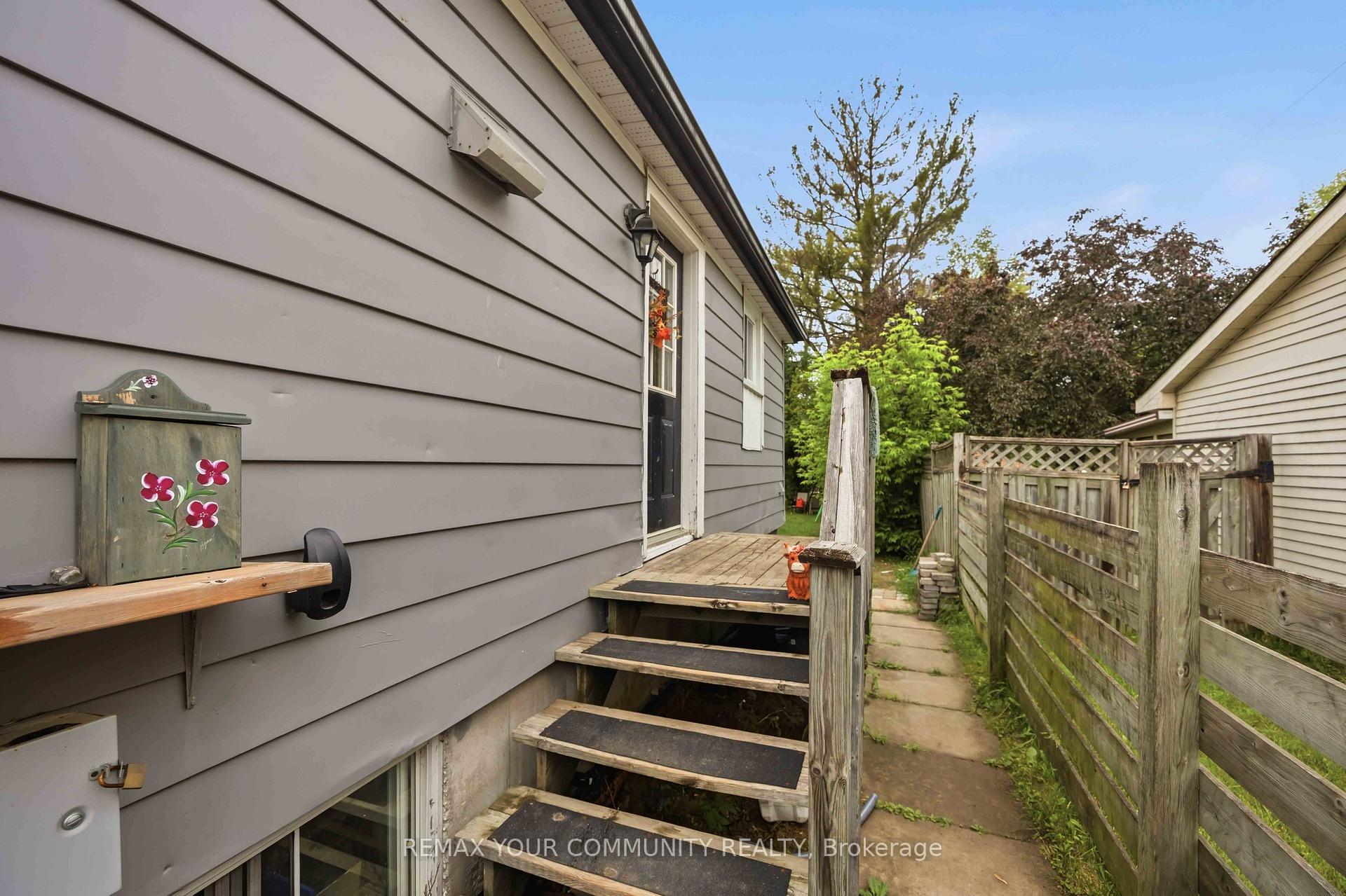 Photo 2 of 148 Bayview Avenue, Georgina, Keswick South — HOMEH