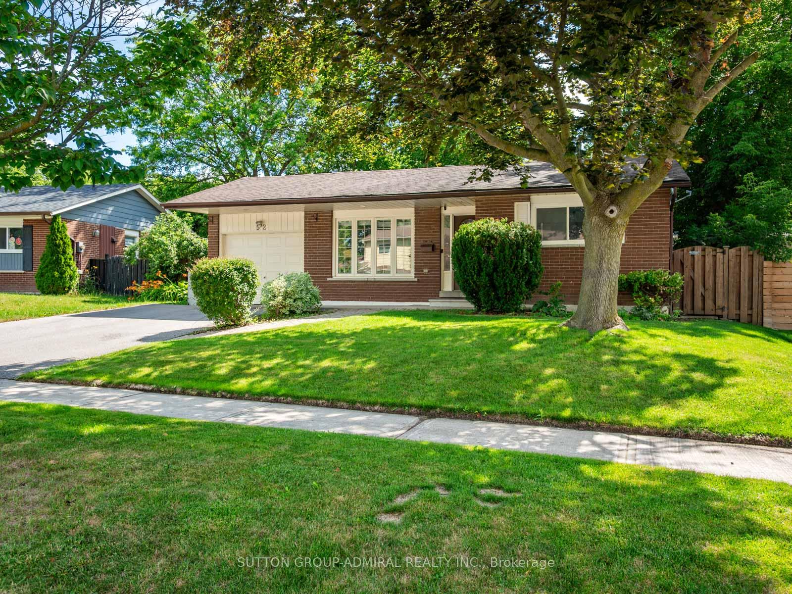 Photo 3 of 52 Sir Bedevere Place, Markham, Markham Village — HOMEH
