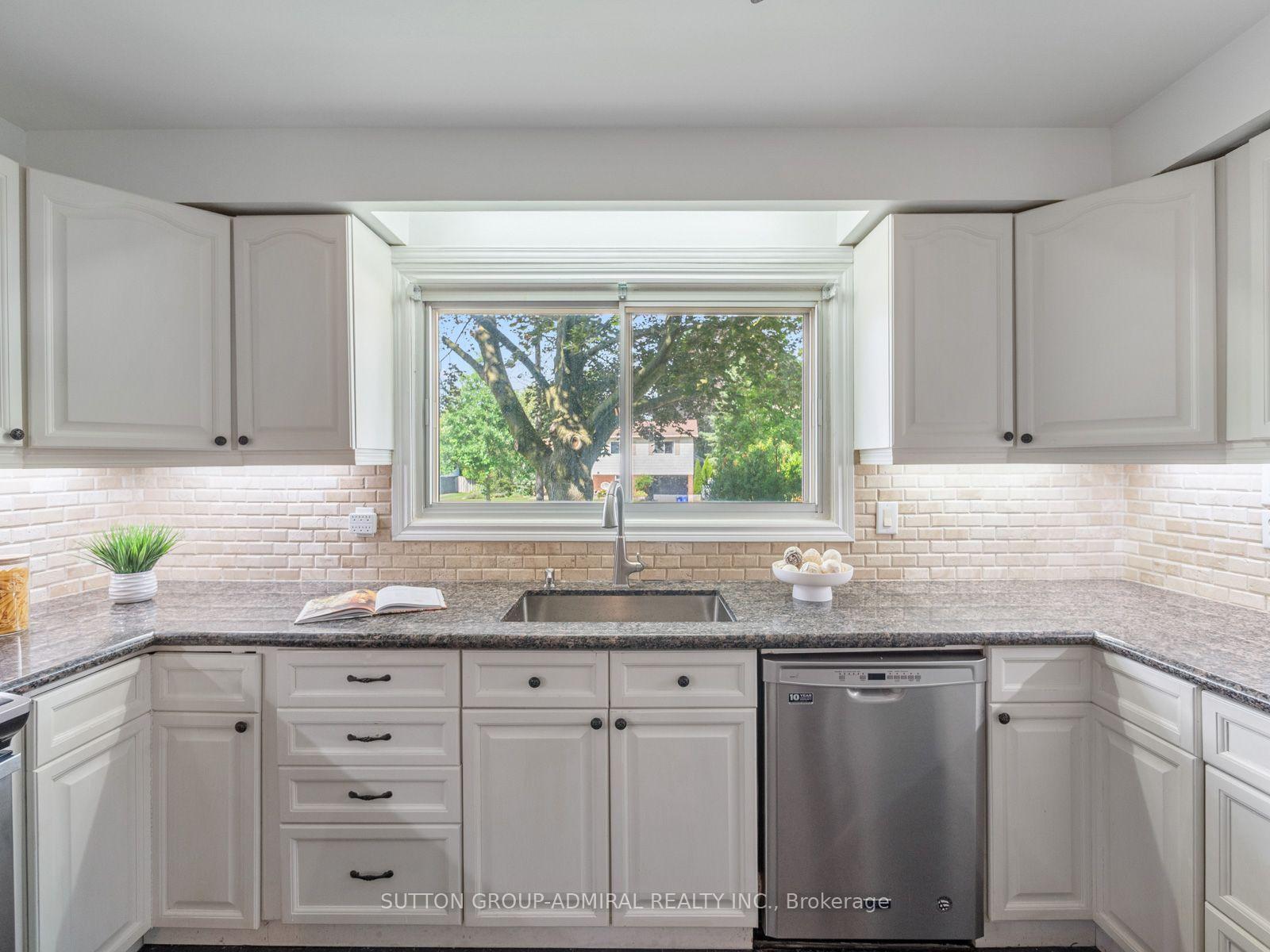 Photo 12 of 52 Sir Bedevere Place, Markham, Markham Village — HOMEH