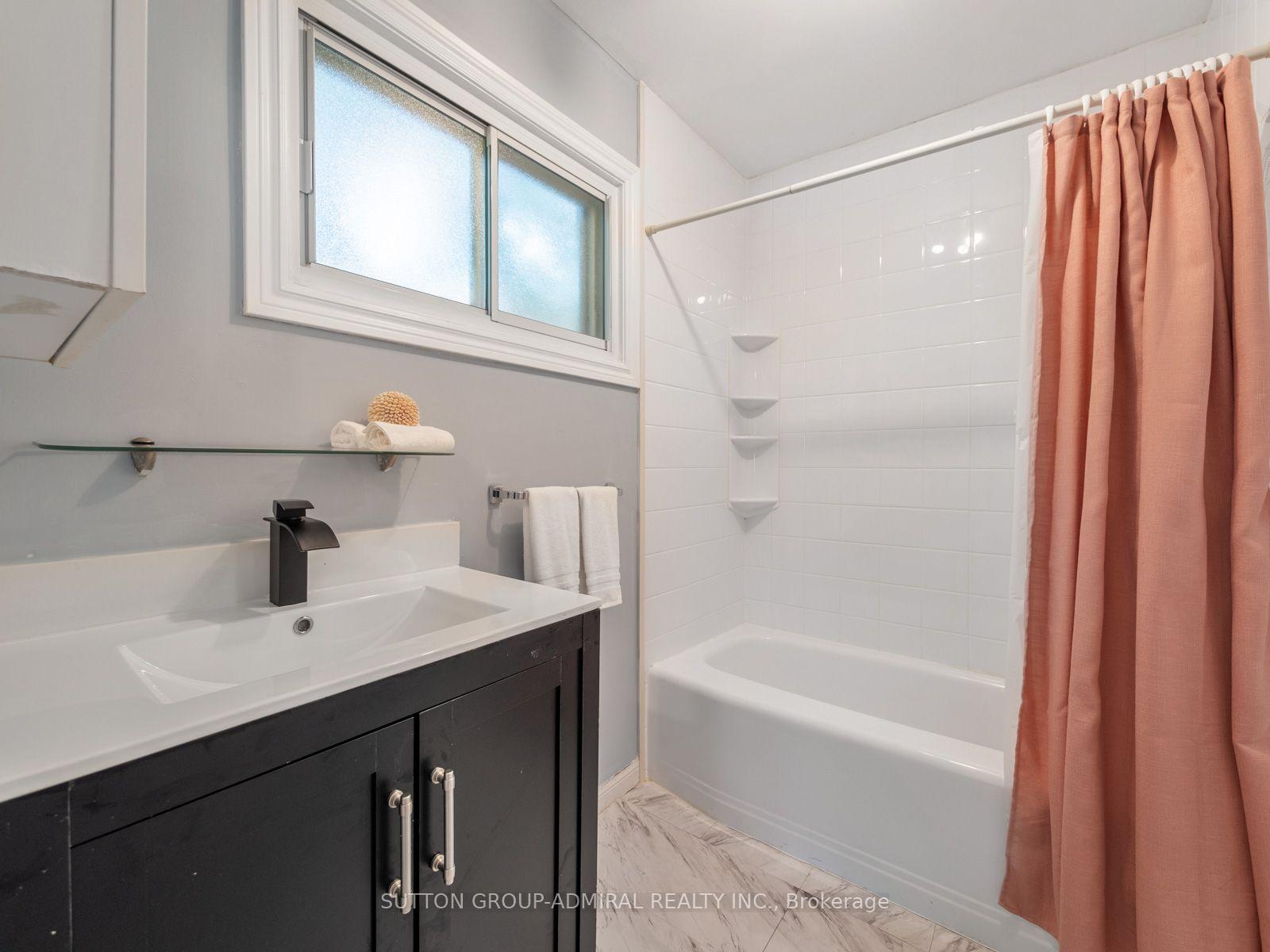 Photo 20 of 52 Sir Bedevere Place, Markham, Markham Village — HOMEH