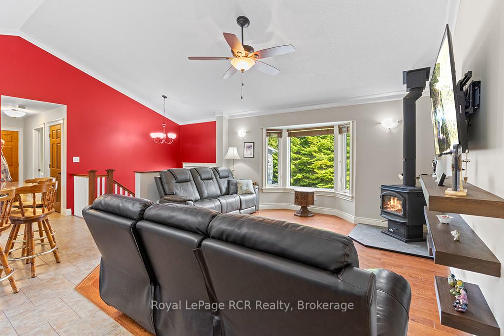 Photo 11 of 109 Pike Street, Northern Bruce Peninsula — HOMEH