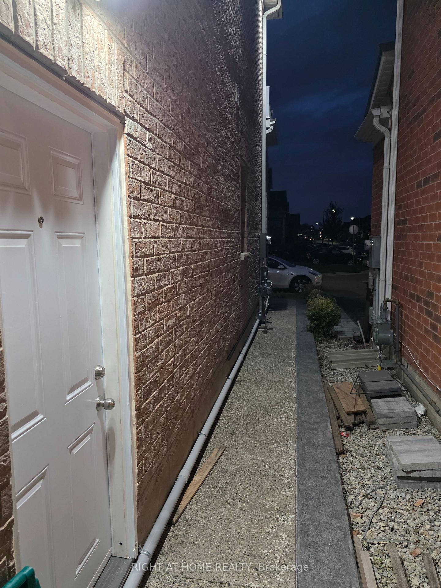 Photo 3 of 1344 Whitney Terrace, Milton, Ford — HOMEH