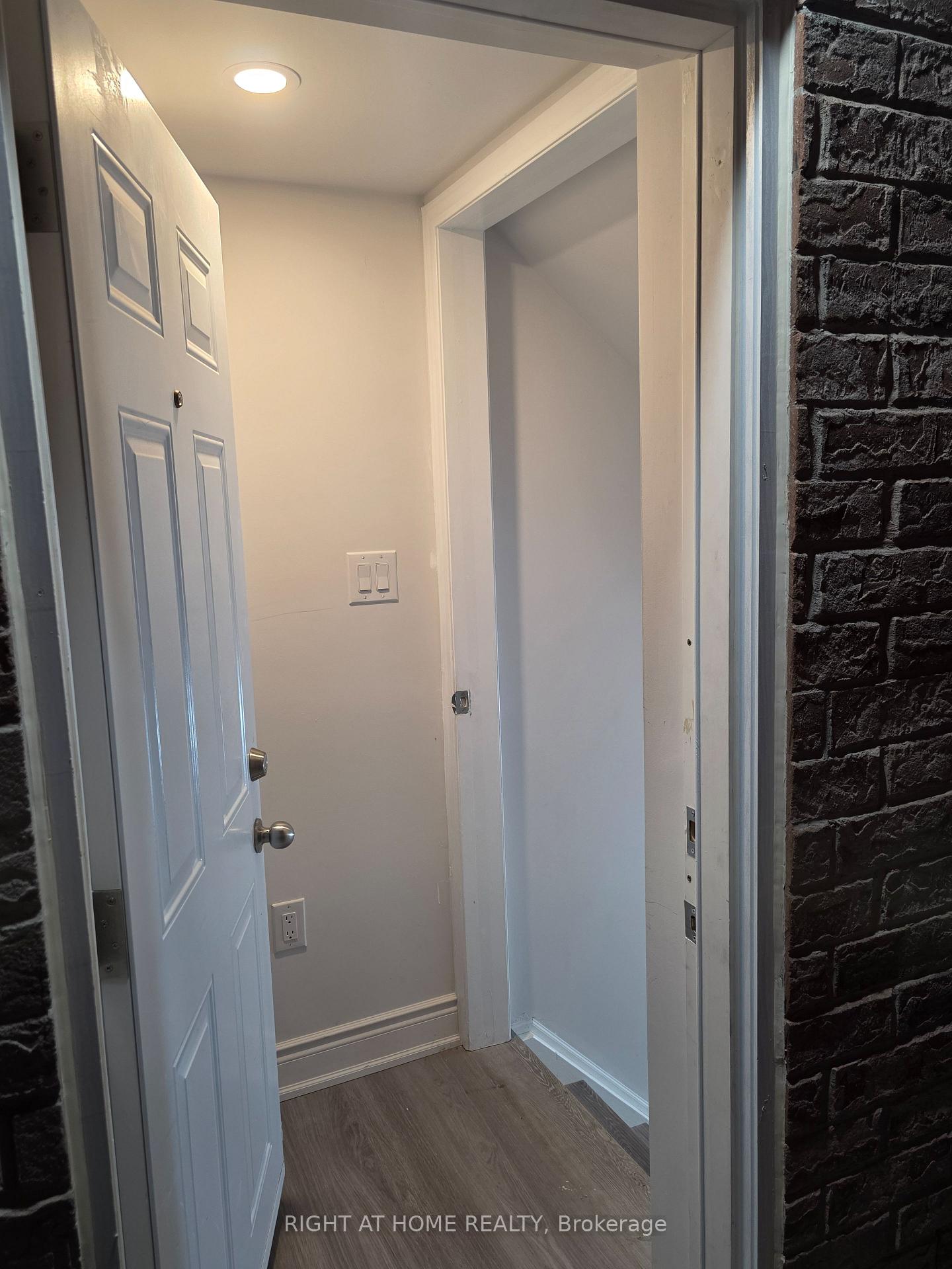Photo 4 of 1344 Whitney Terrace, Milton, Ford — HOMEH