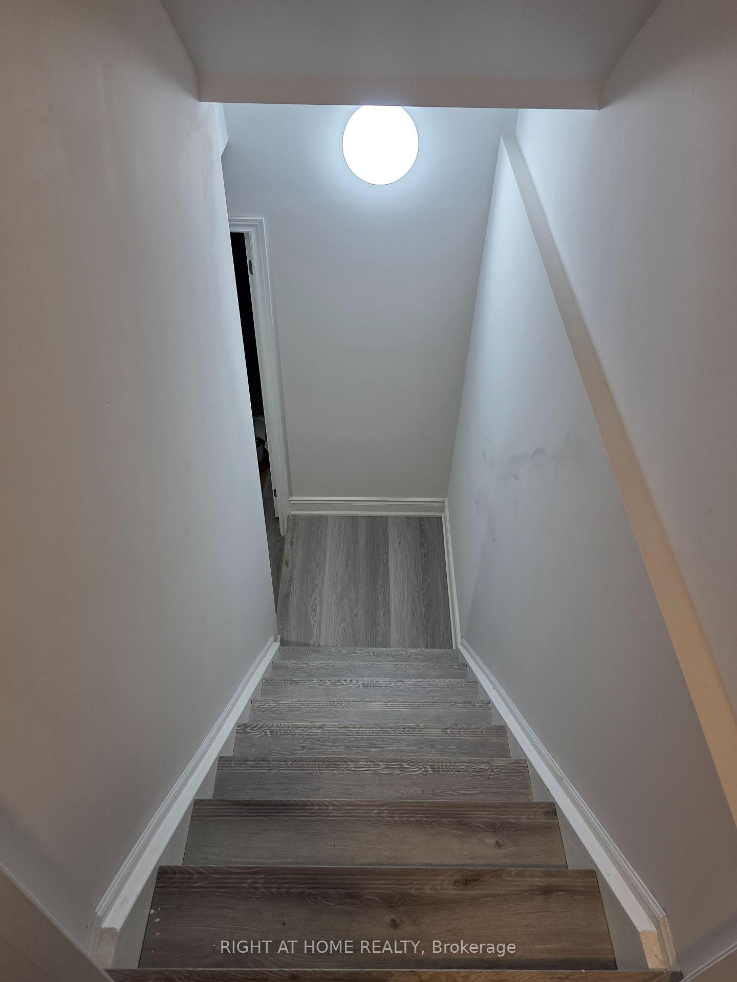 Photo 5 of 1344 Whitney Terrace, Milton, Ford — HOMEH