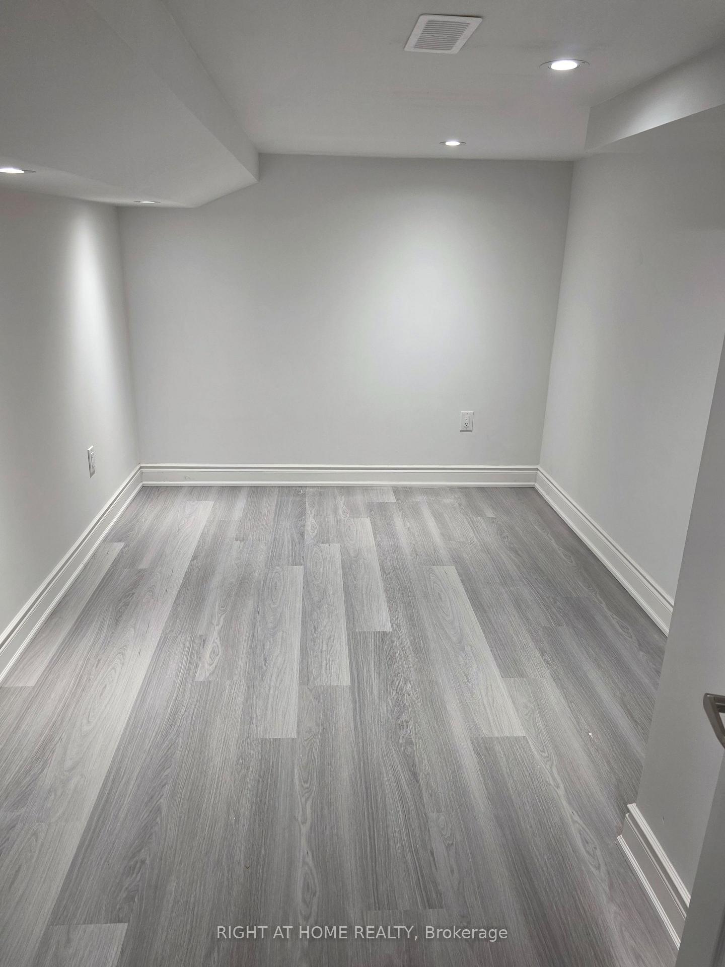 Photo 6 of 1344 Whitney Terrace, Milton, Ford — HOMEH
