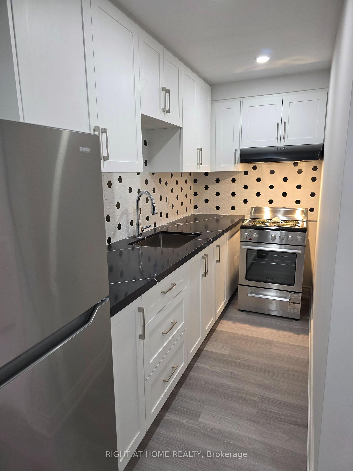 Photo 9 of 1344 Whitney Terrace, Milton, Ford — HOMEH