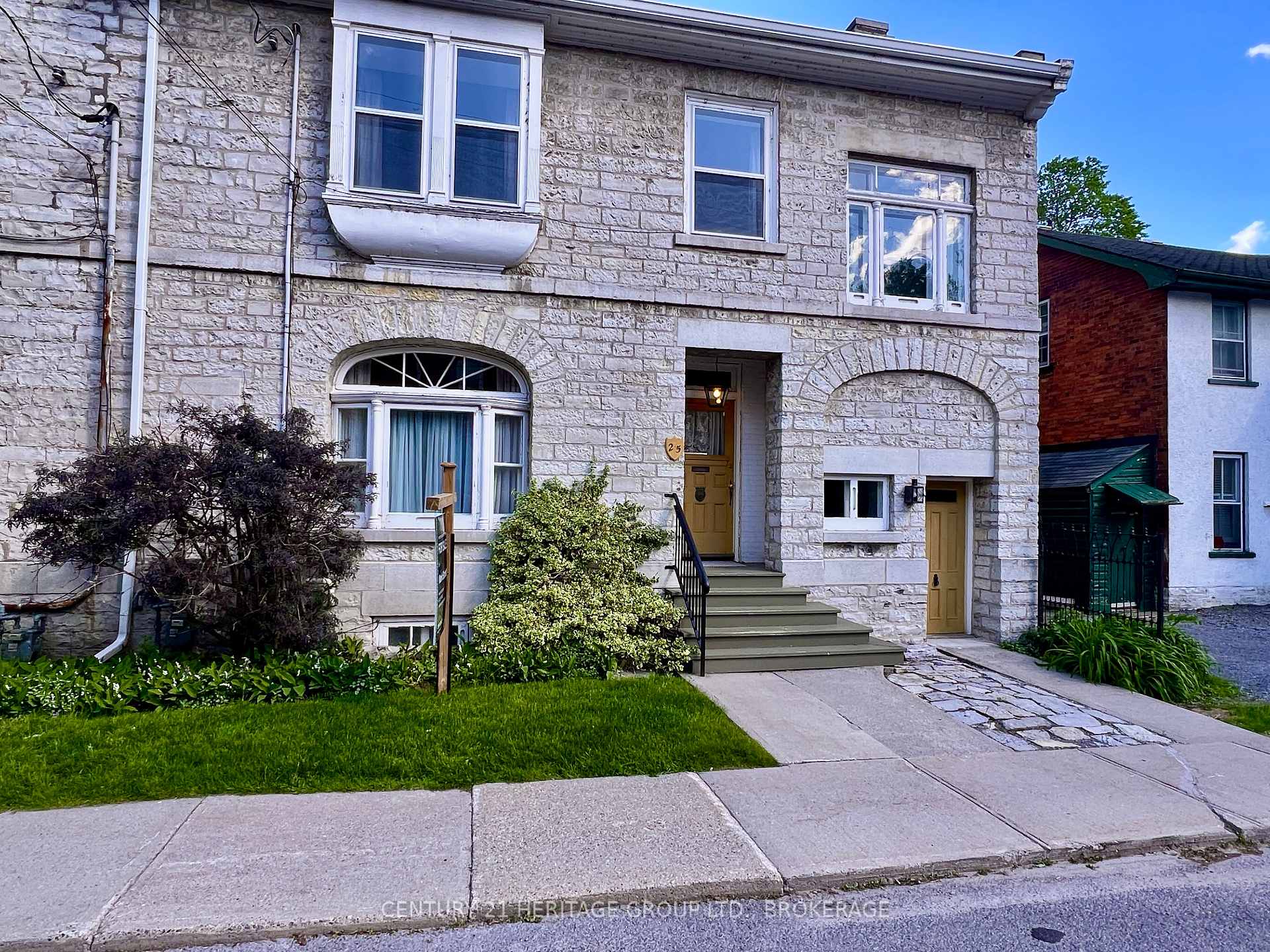 Front of 25 Wellington Street