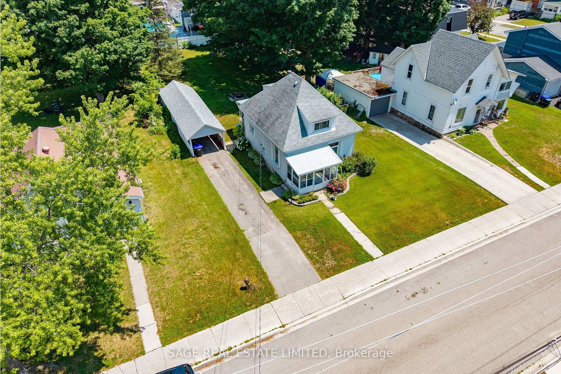 Photo 2 of 369 Queen Street, Midland — HOMEH