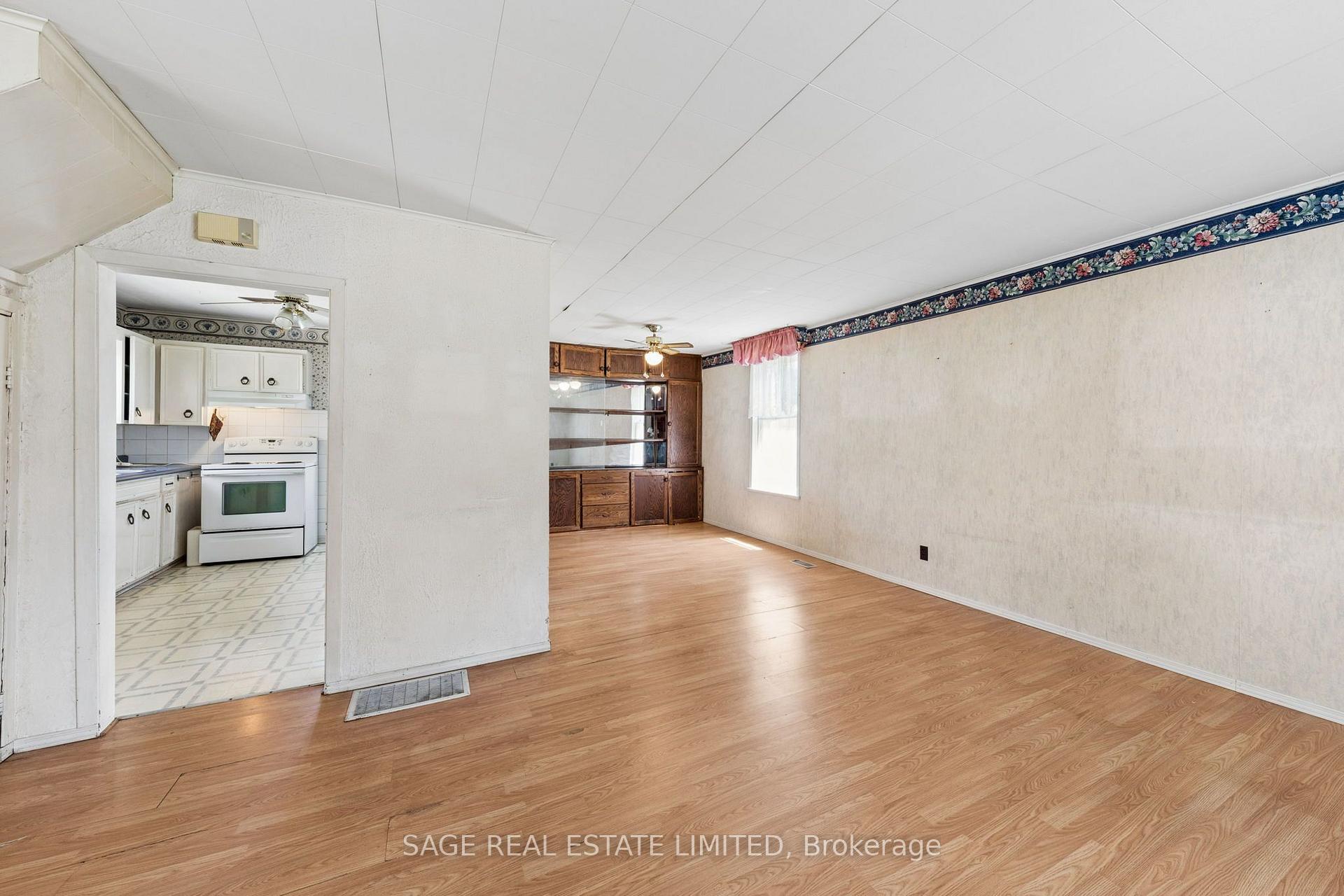 Photo 11 of 369 Queen Street, Midland — HOMEH