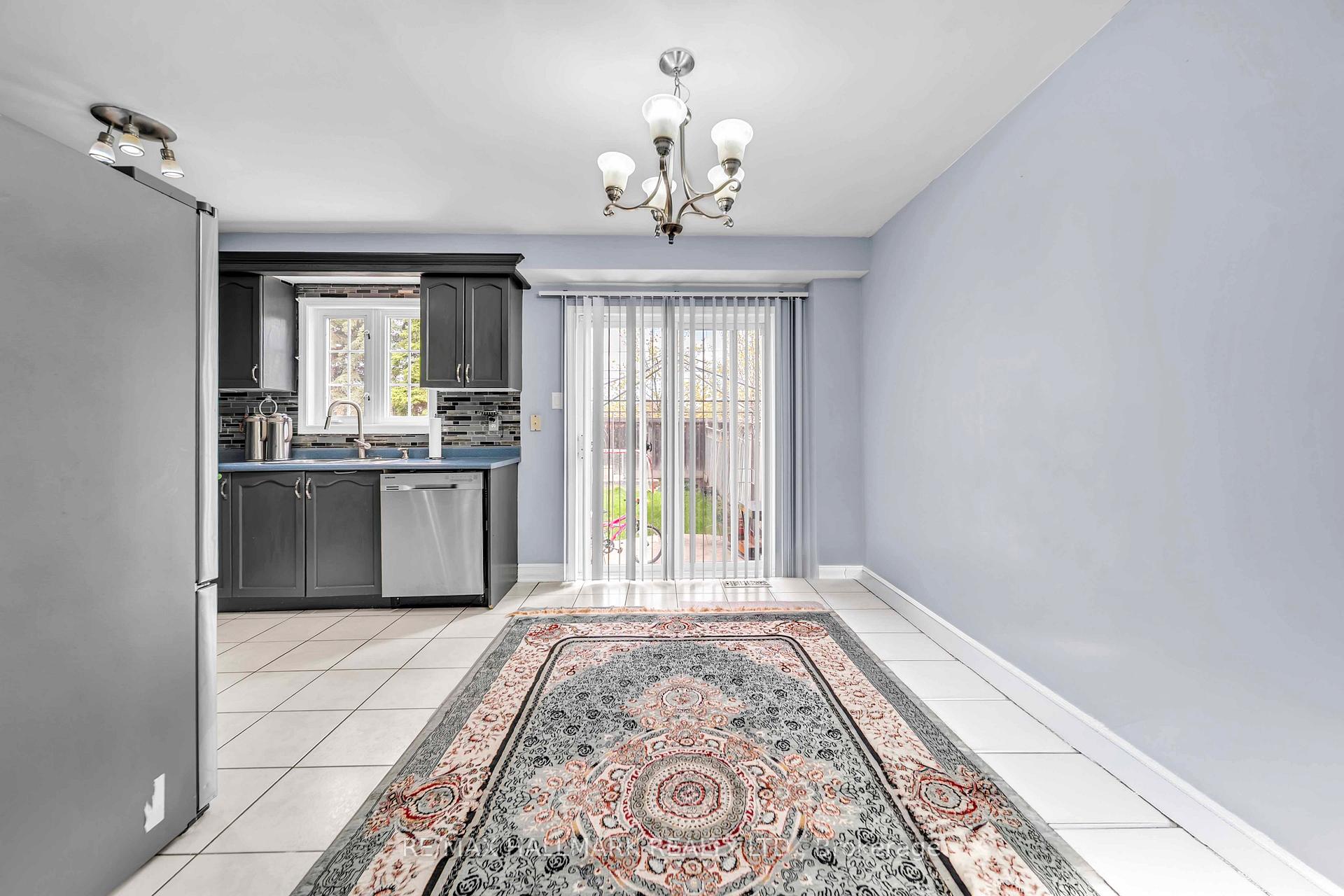 Photo 5 of 96 Olympia Crescent, Brampton, Fletcher's Meadow — HOMEH