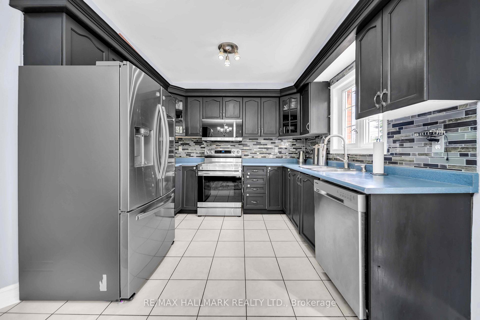 Photo 7 of 96 Olympia Crescent, Brampton, Fletcher's Meadow — HOMEH